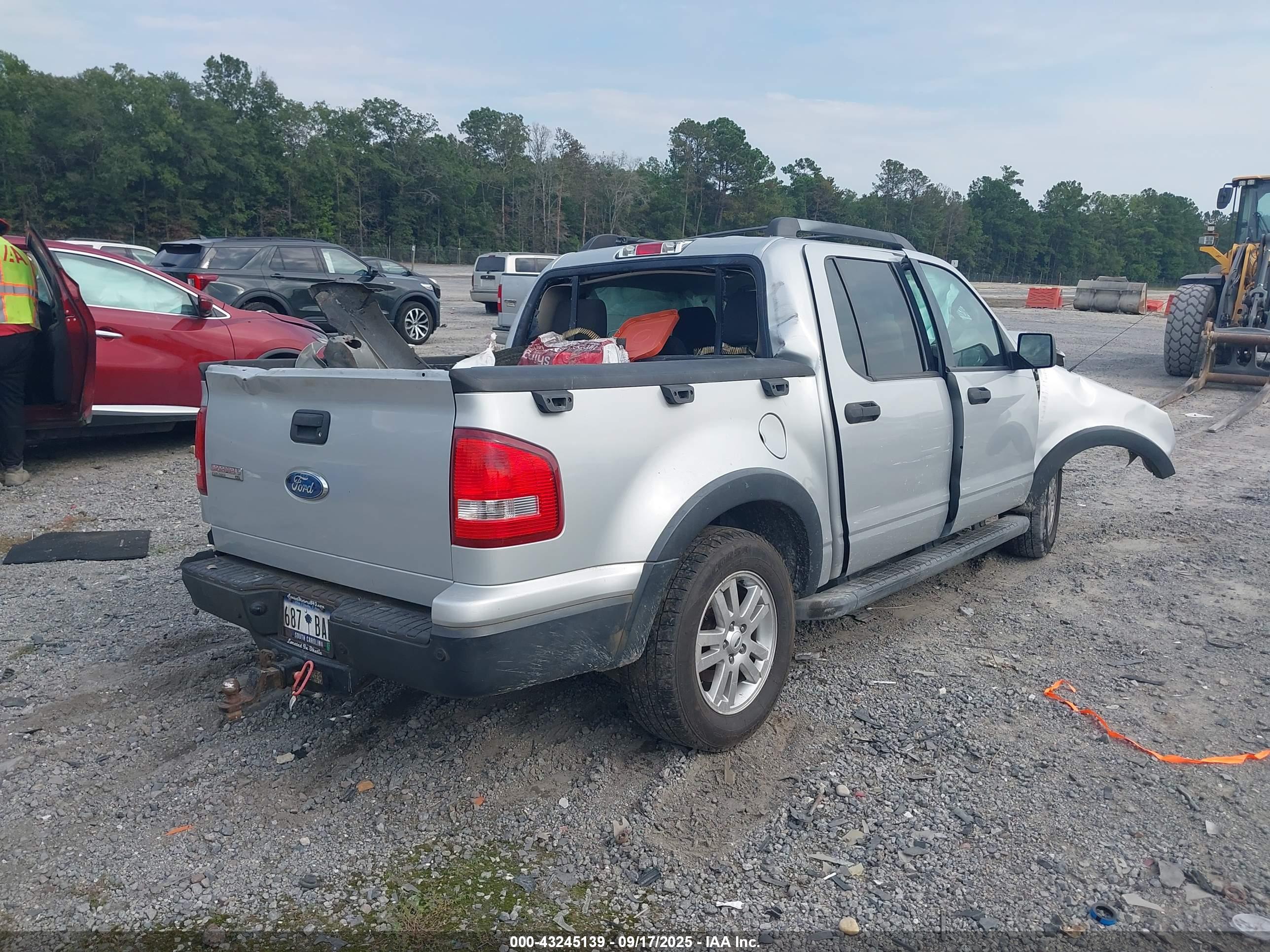 FORD EXPLORER image 4
