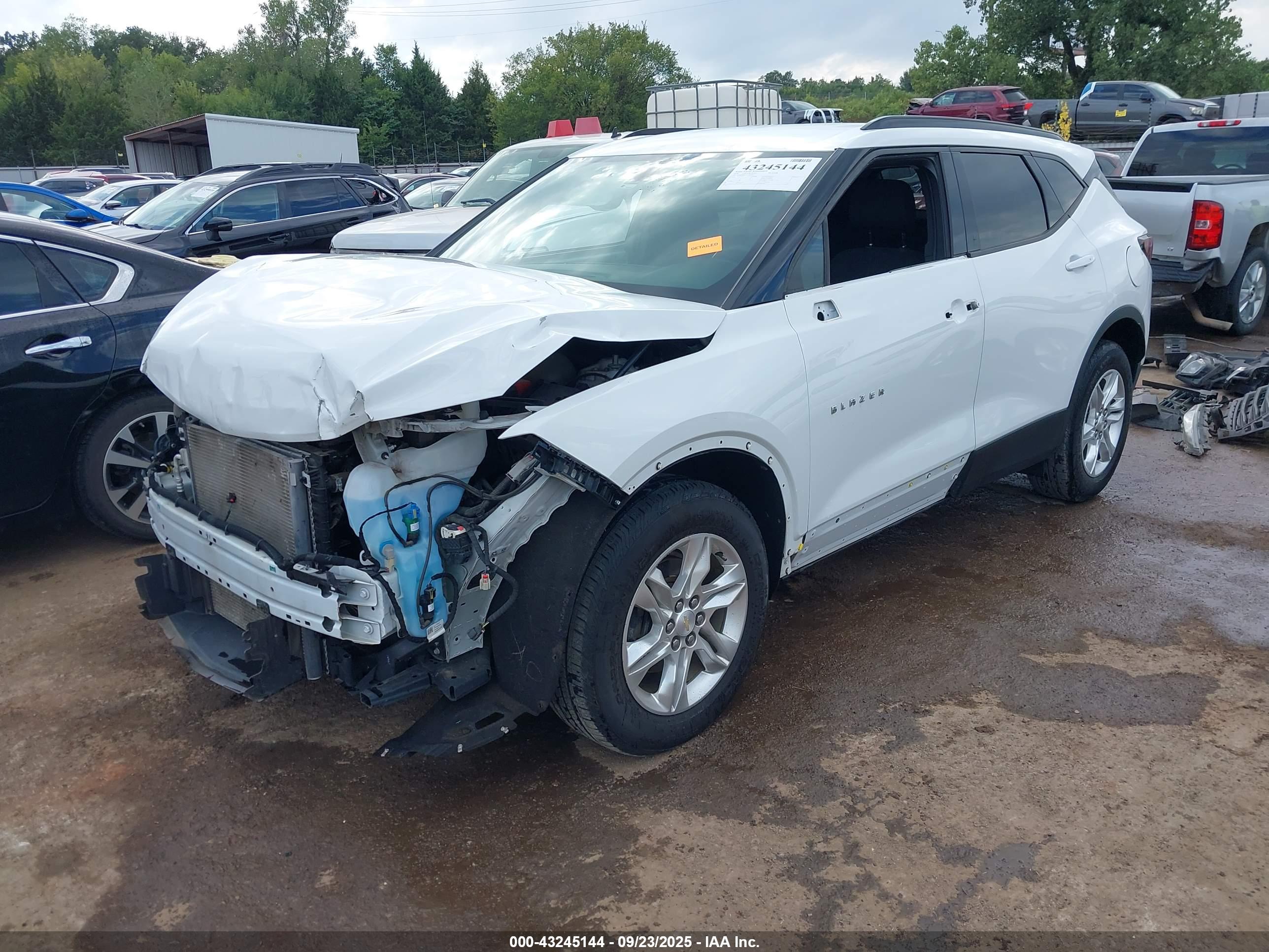CHEVROLET BLAZER image 2