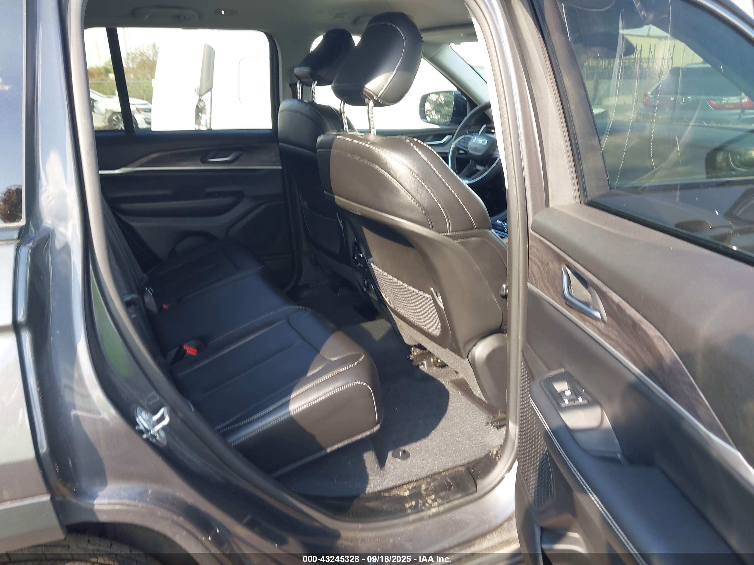 JEEP GRAND image 8