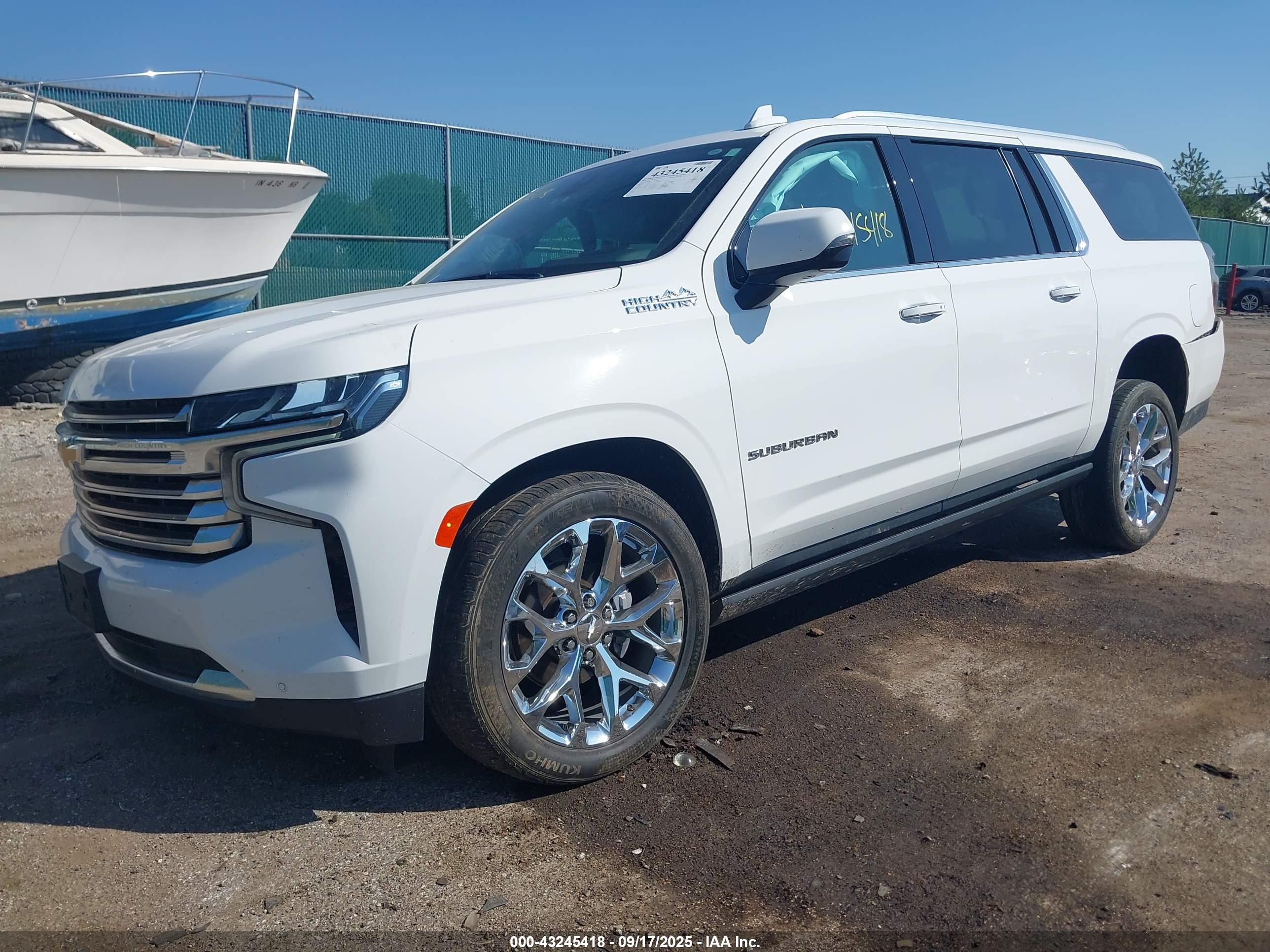 CHEVROLET SUBURBAN image 2