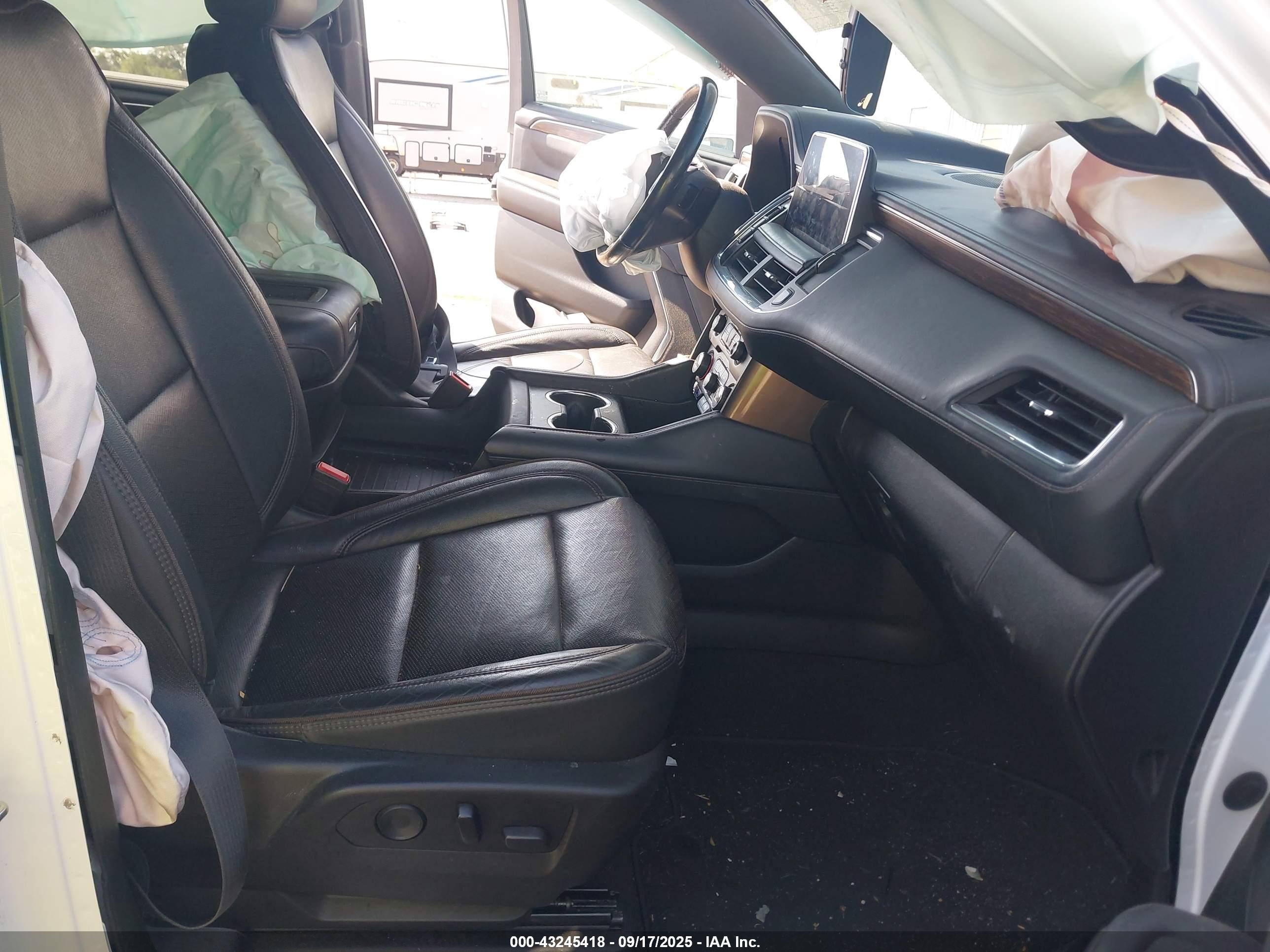 CHEVROLET SUBURBAN image 5