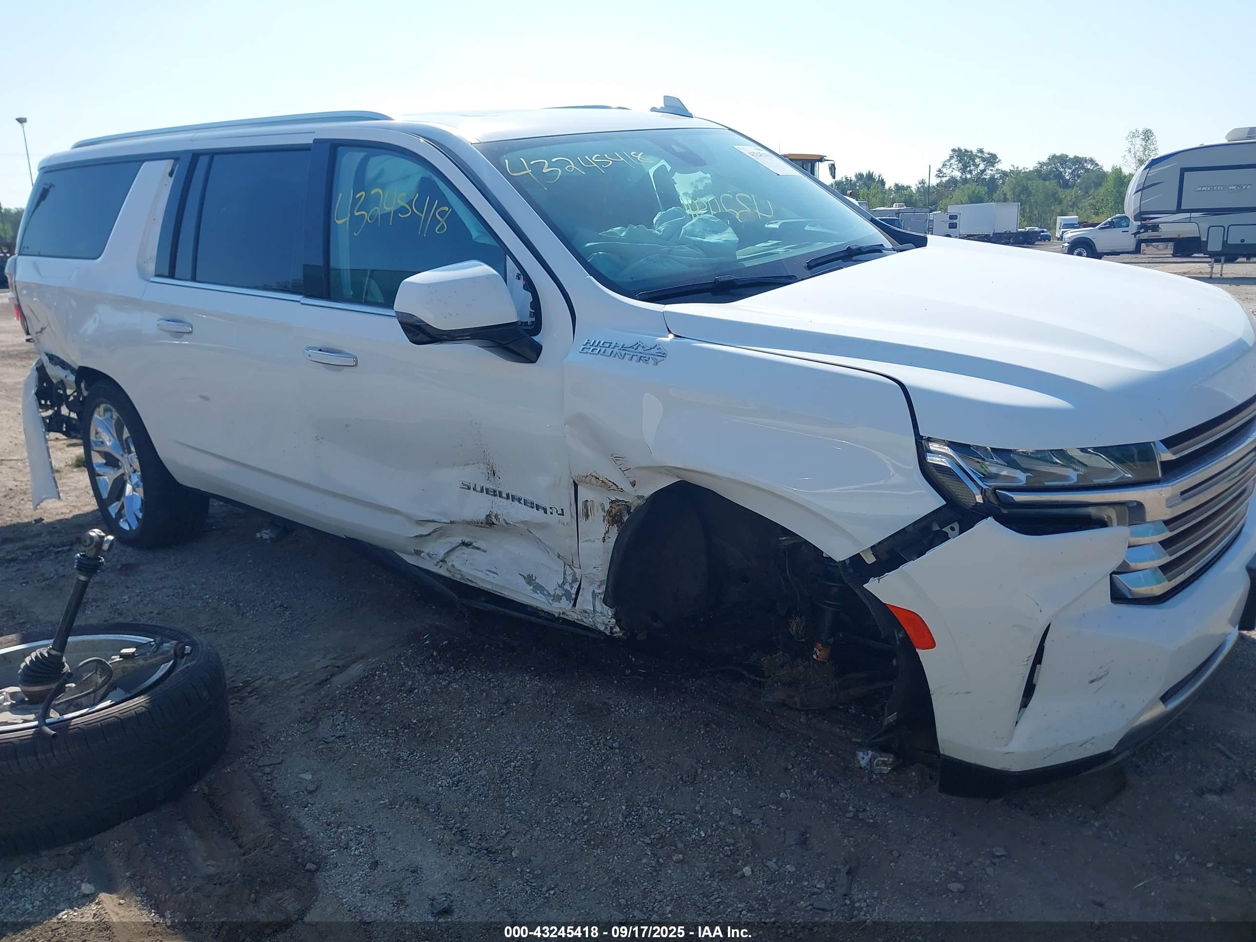 CHEVROLET SUBURBAN image 6