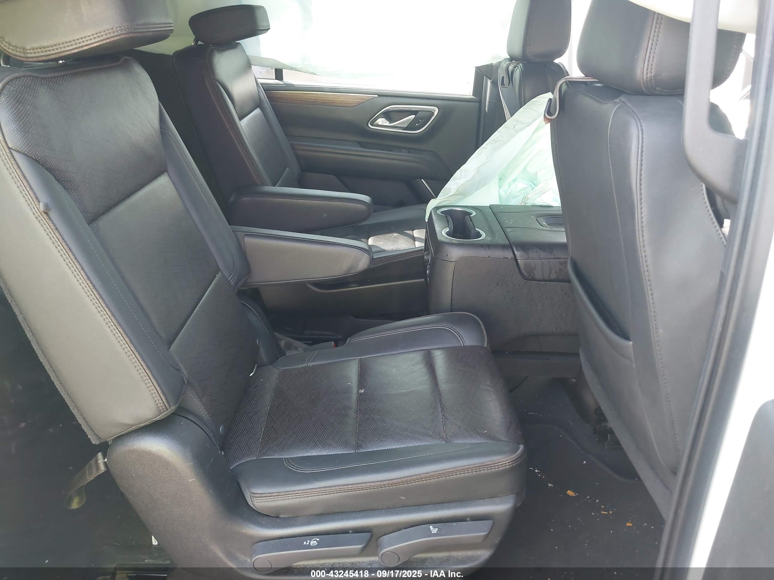 CHEVROLET SUBURBAN image 8