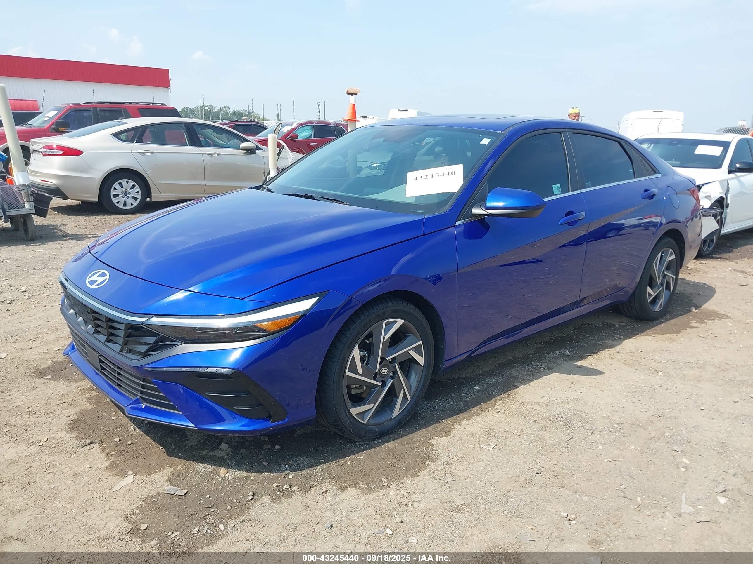 HYUNDAI ELANTRA image 2
