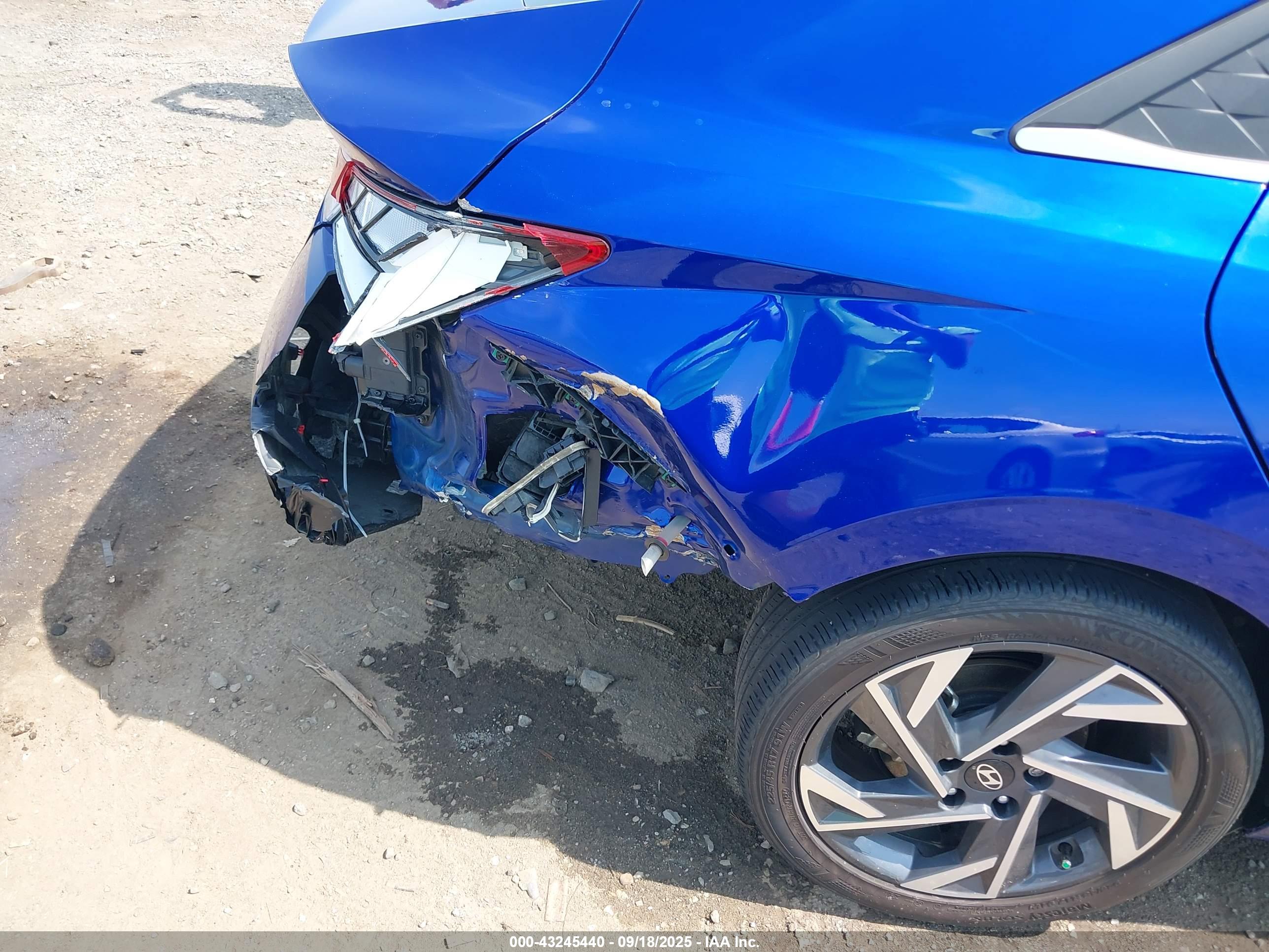 HYUNDAI ELANTRA image 6