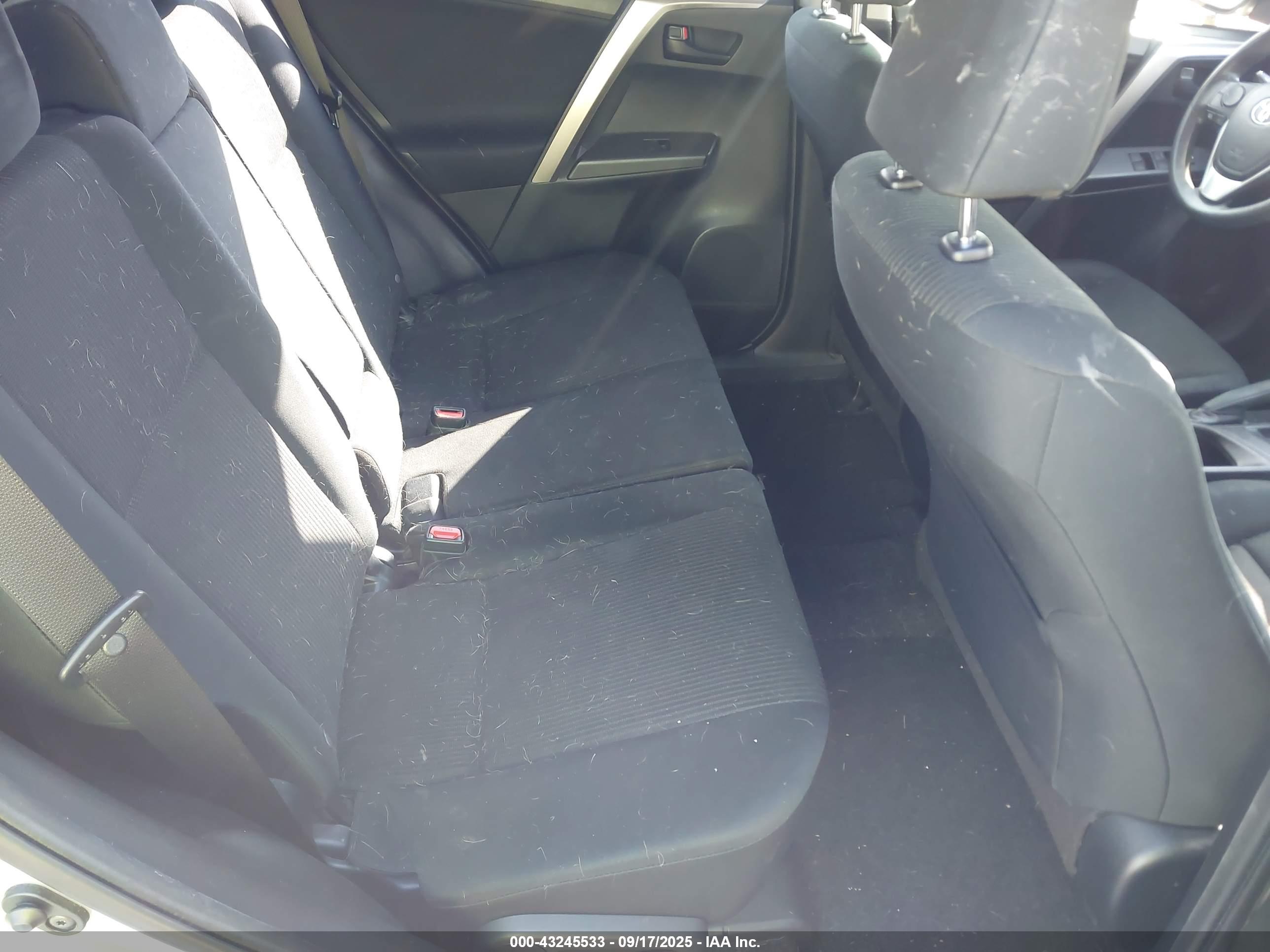 TOYOTA RAV4 image 8