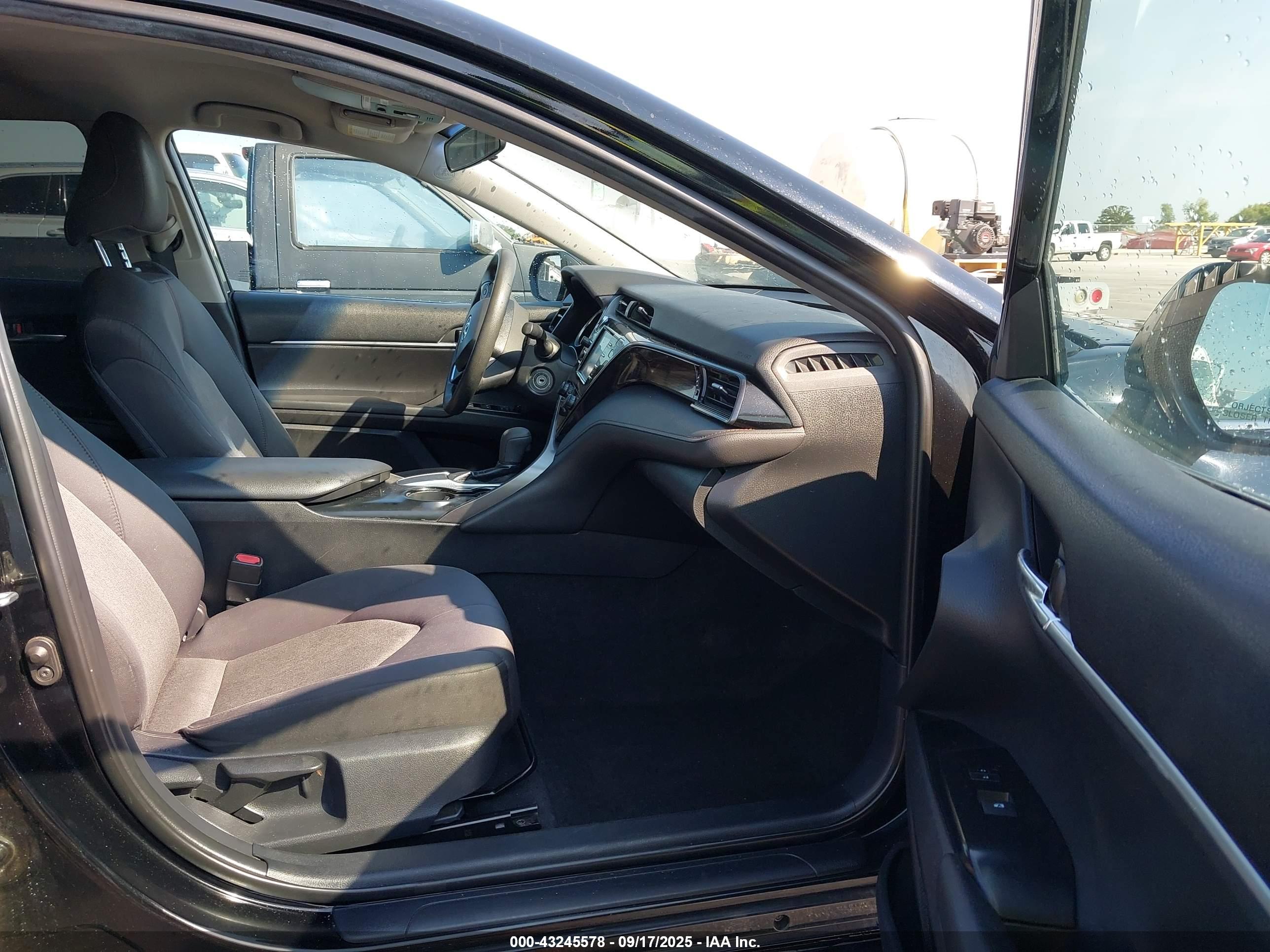 TOYOTA CAMRY image 5