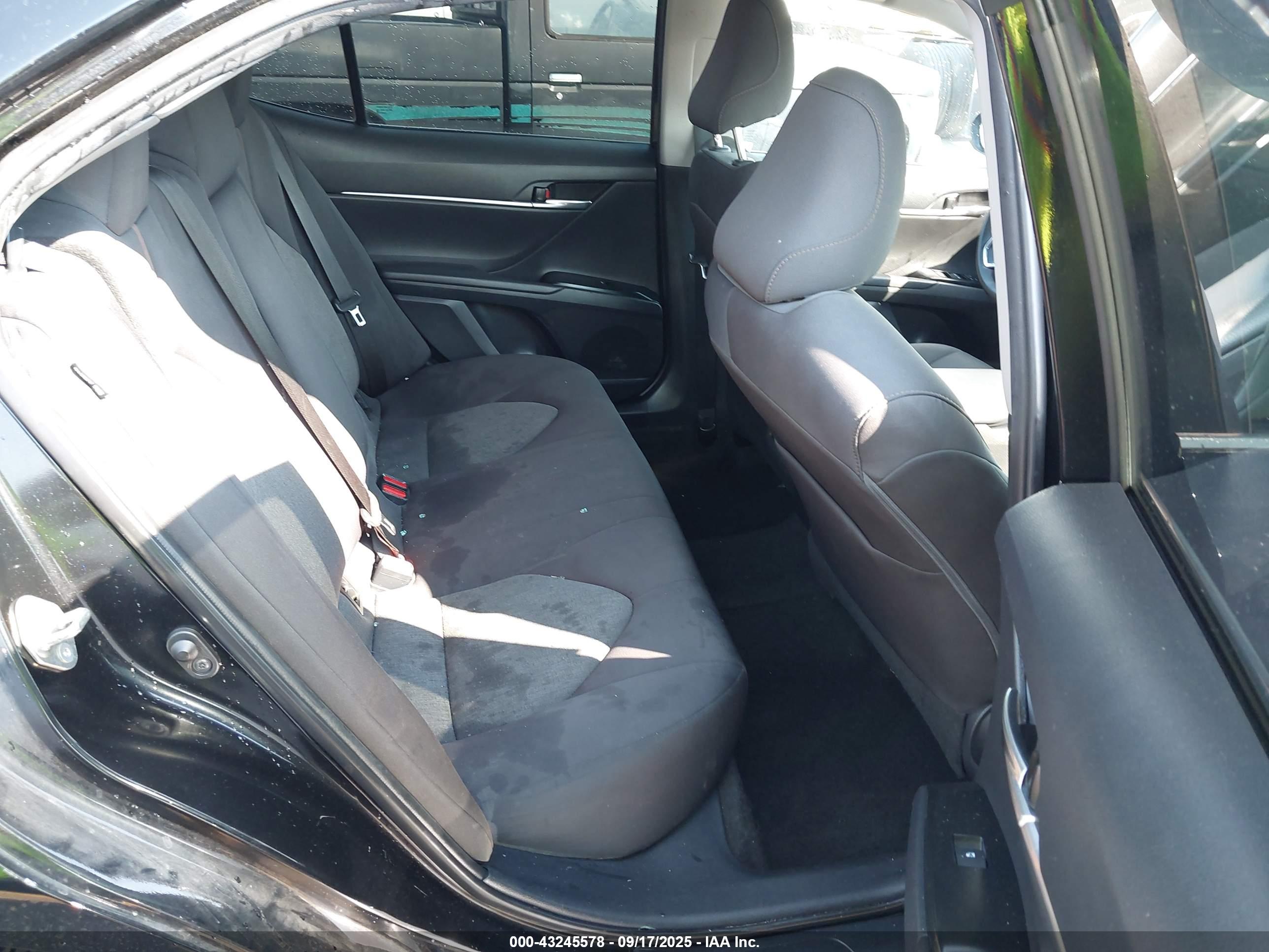 TOYOTA CAMRY image 8
