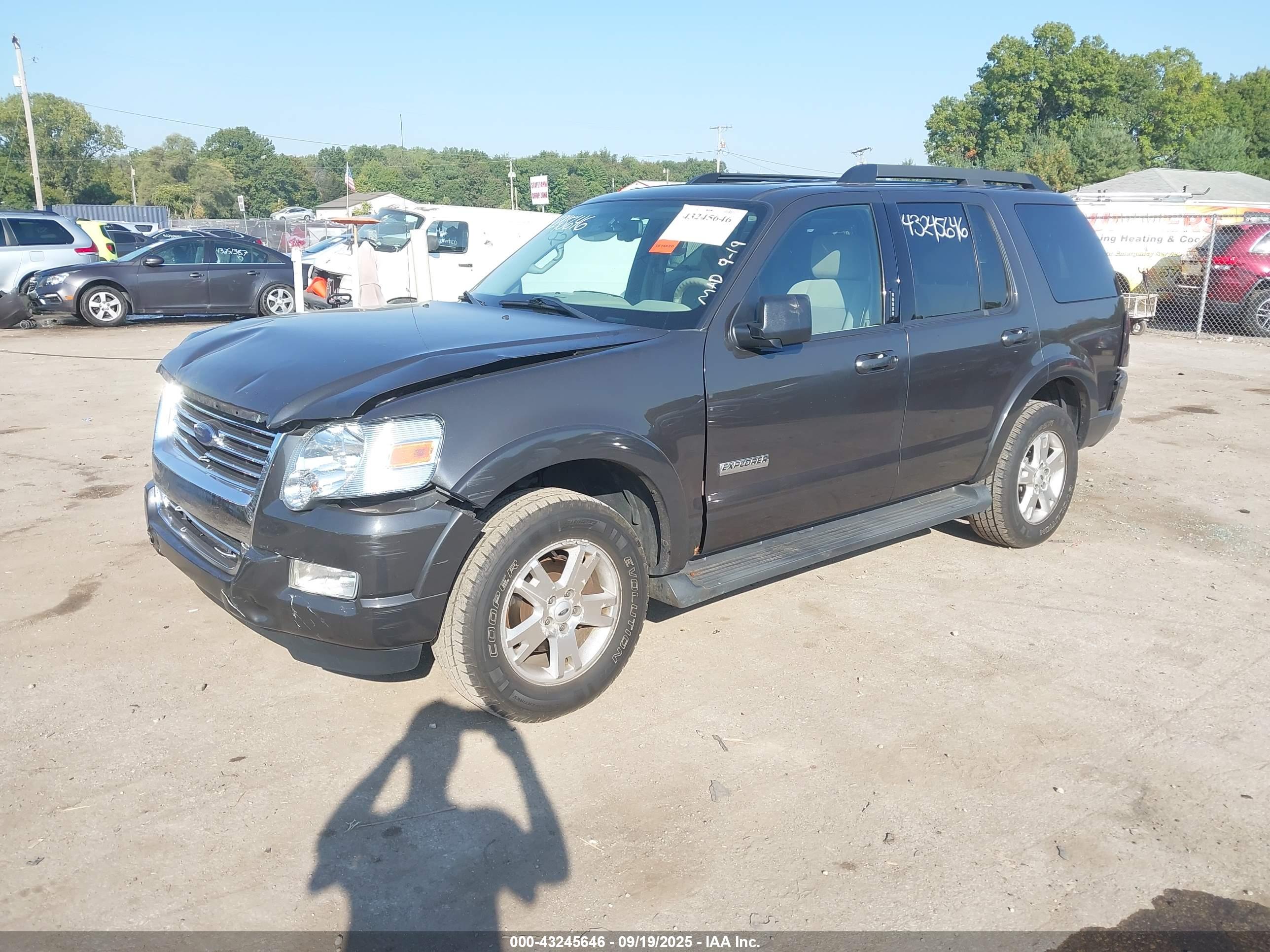 FORD EXPLORER image 2