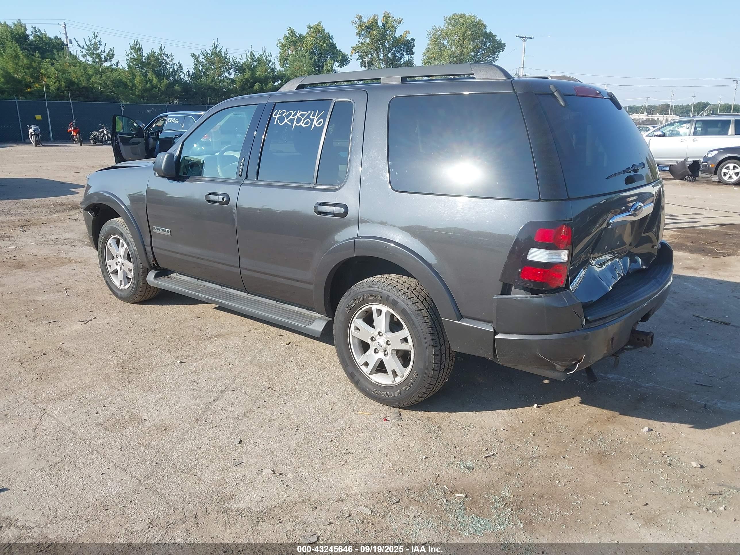 FORD EXPLORER image 3