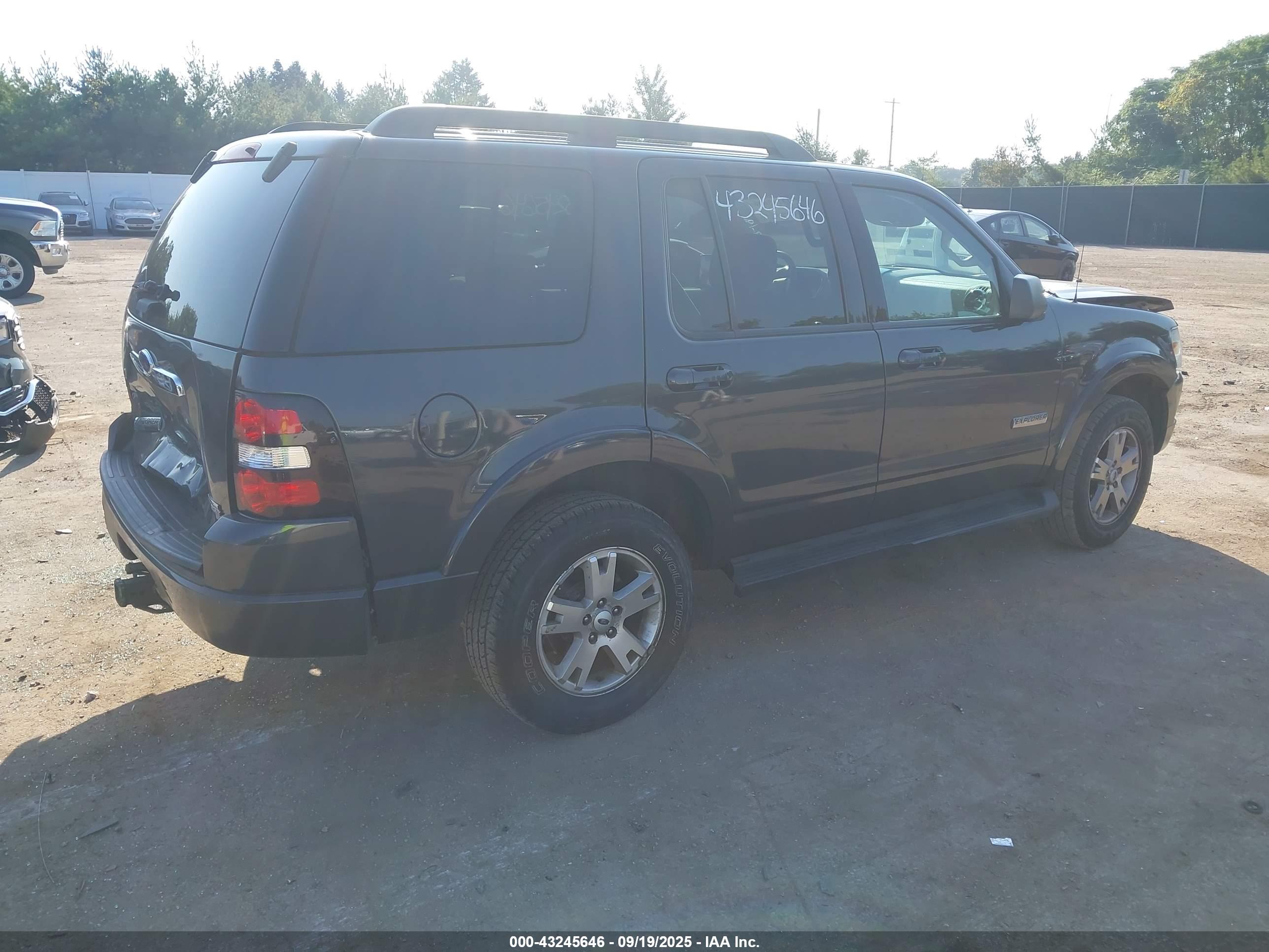 FORD EXPLORER image 4