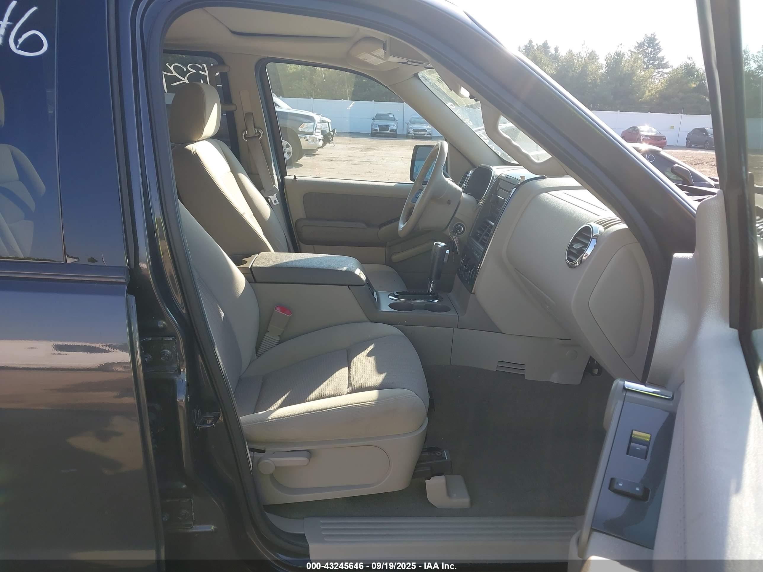 FORD EXPLORER image 5