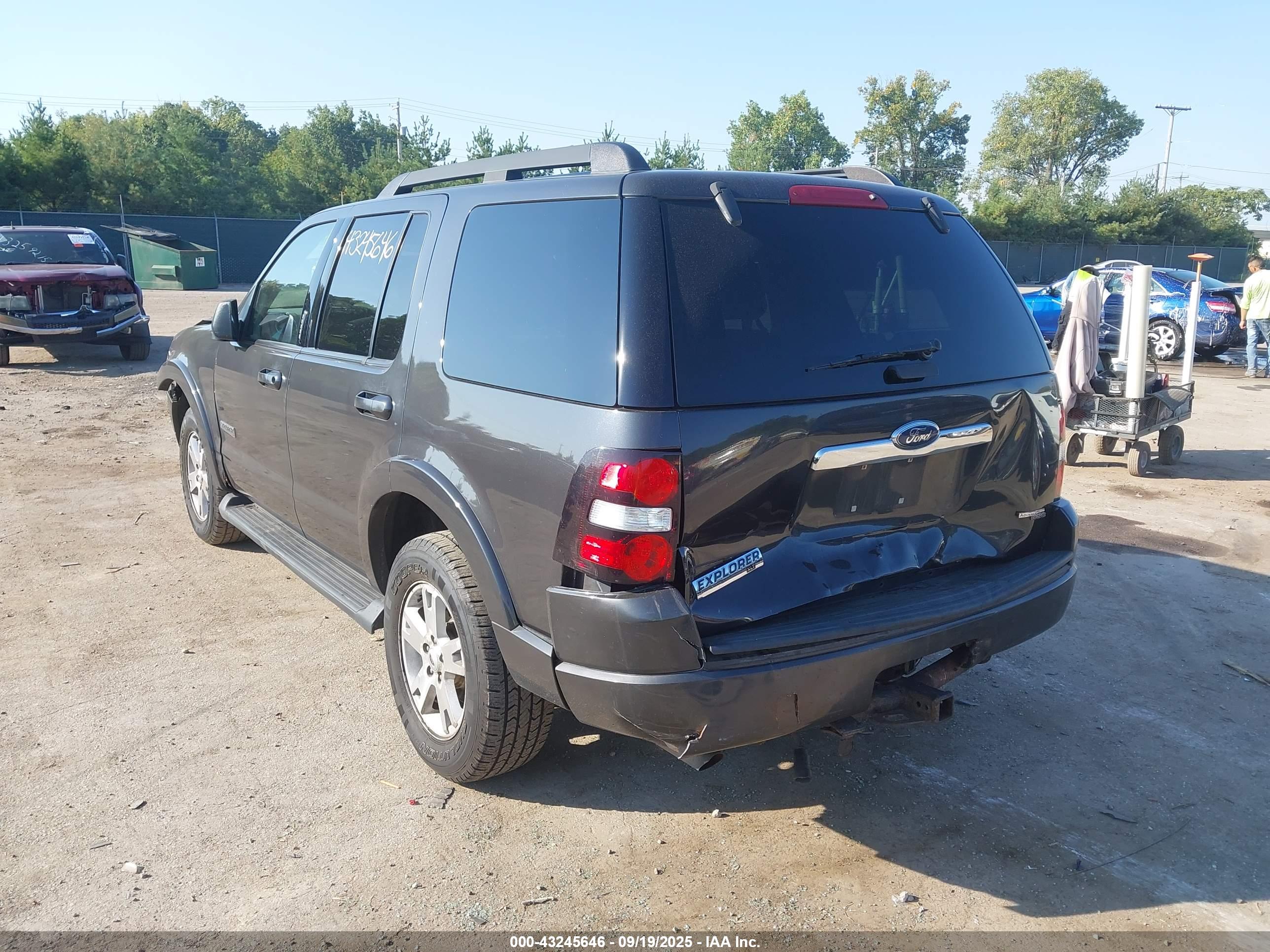 FORD EXPLORER image 6