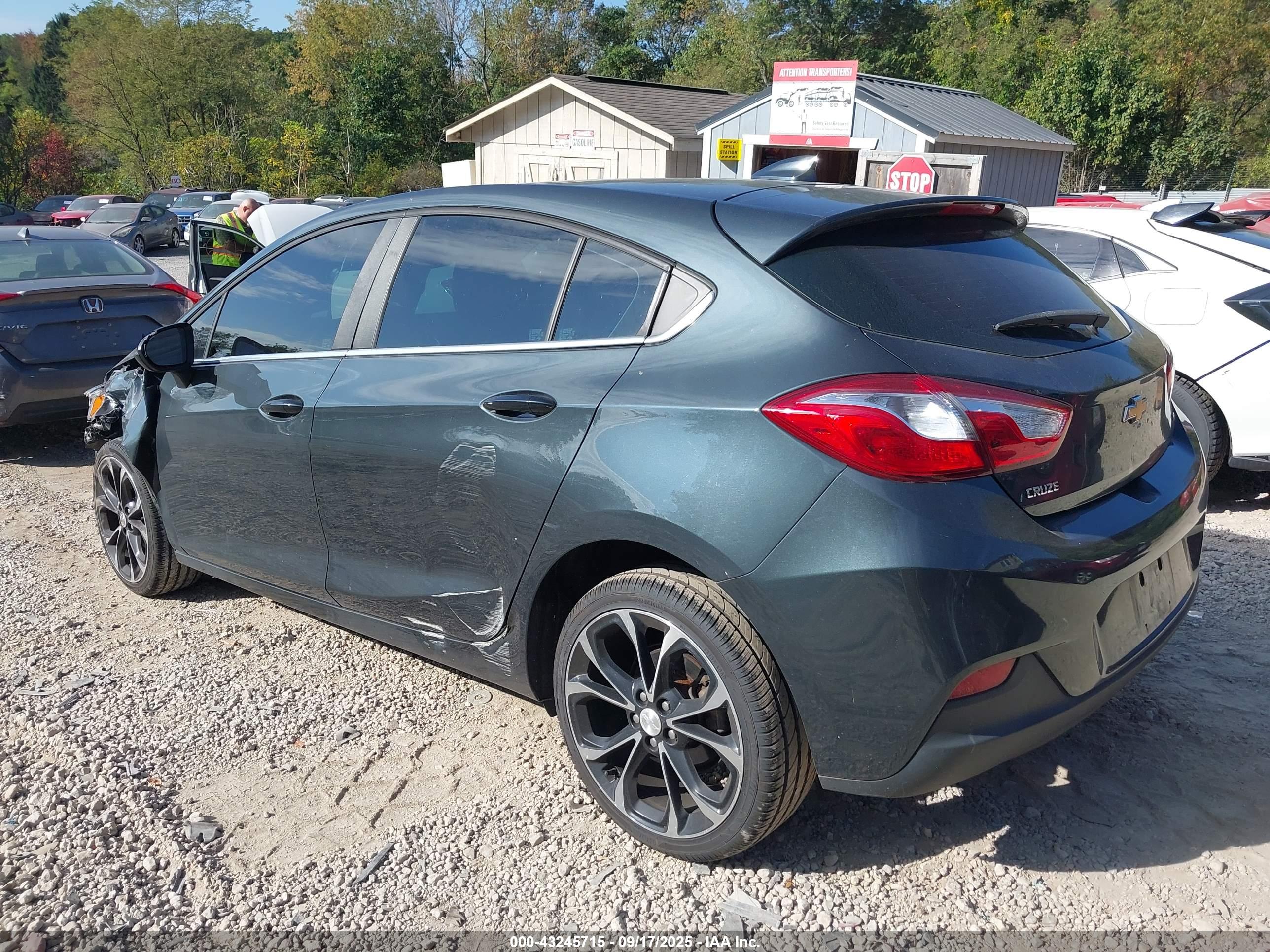 CHEVROLET CRUZE image 3