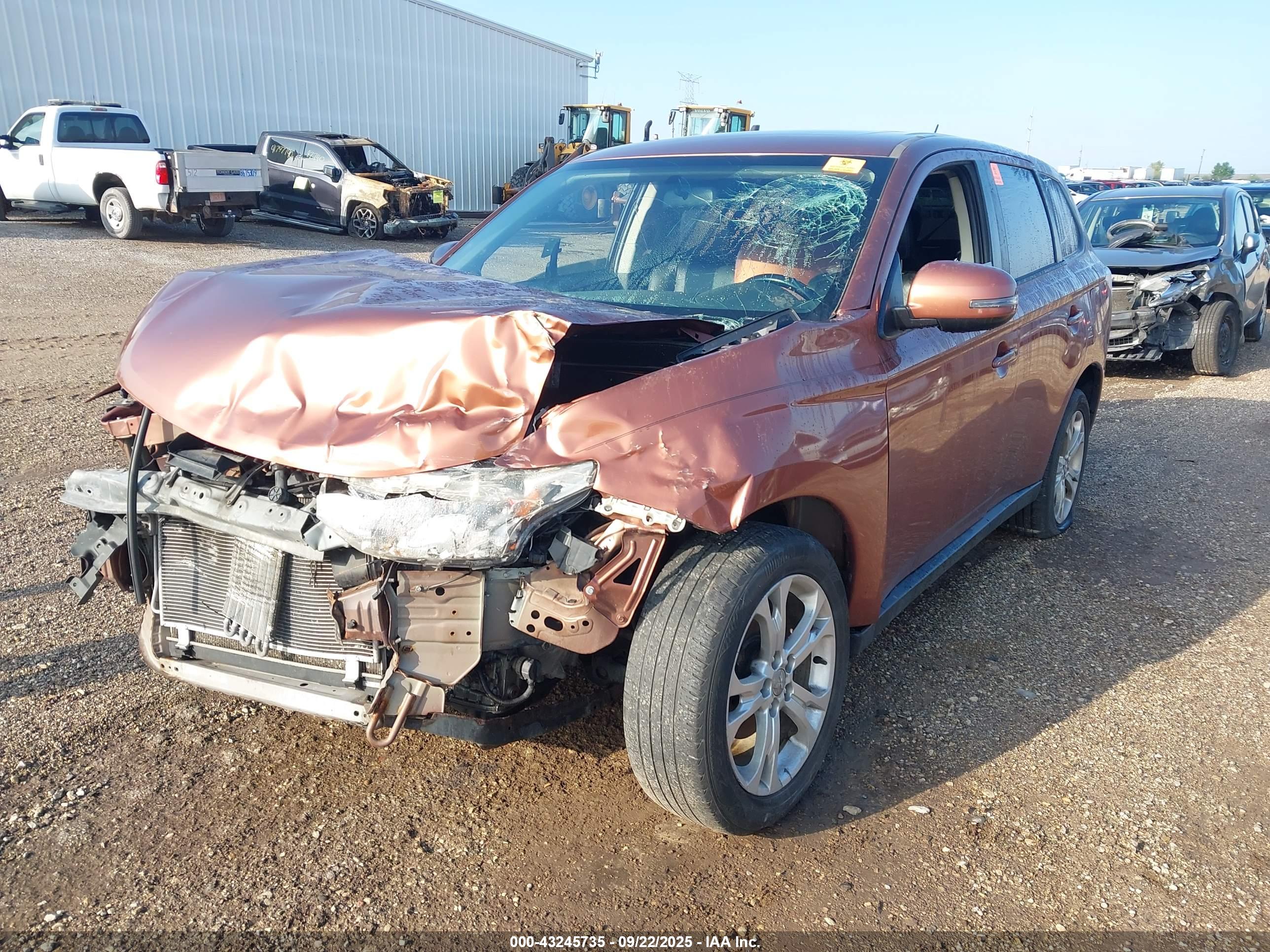 MITSUBISHI OUTLANDER image 2