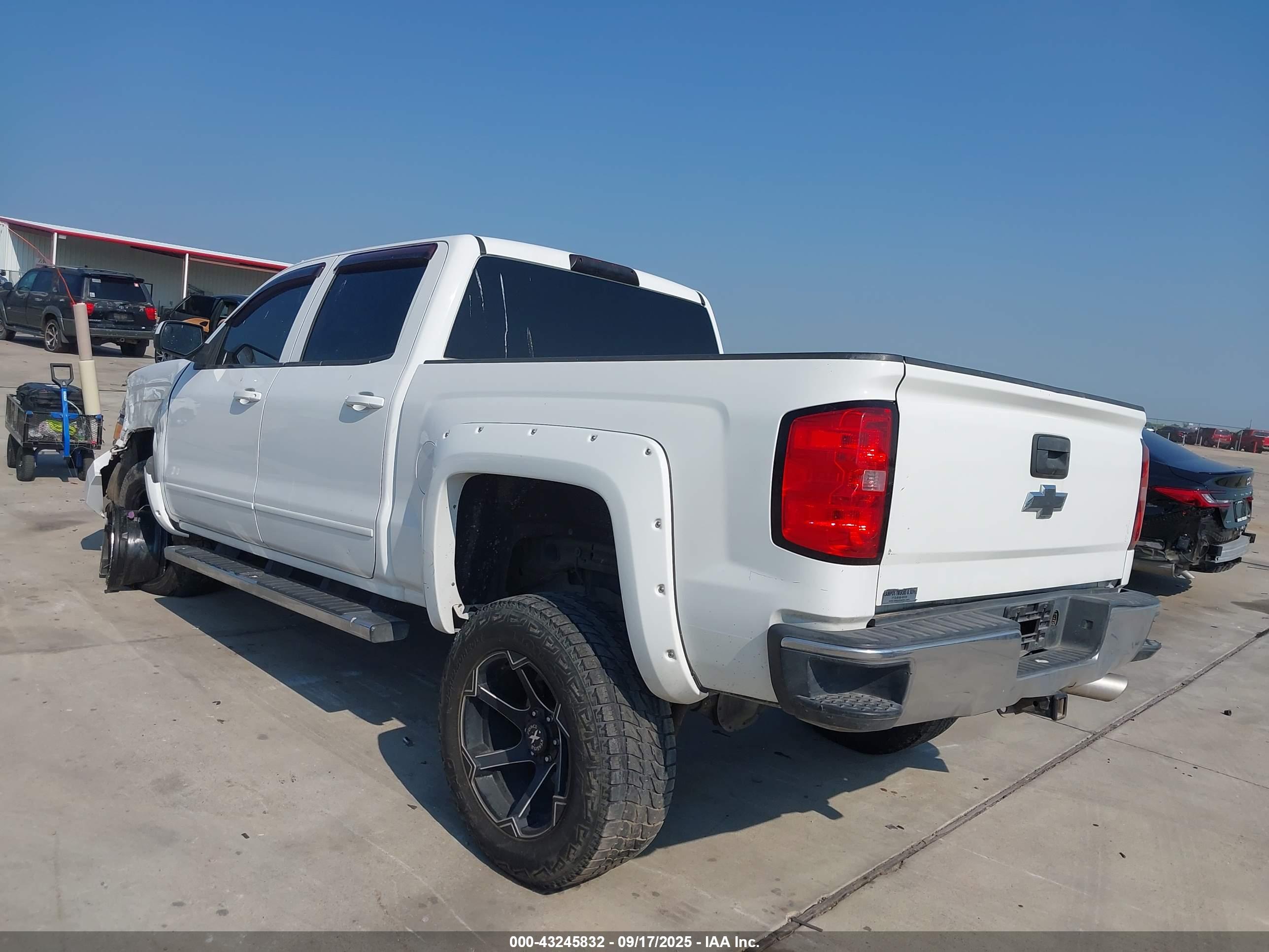 CHEVROLET SILVERADO image 3