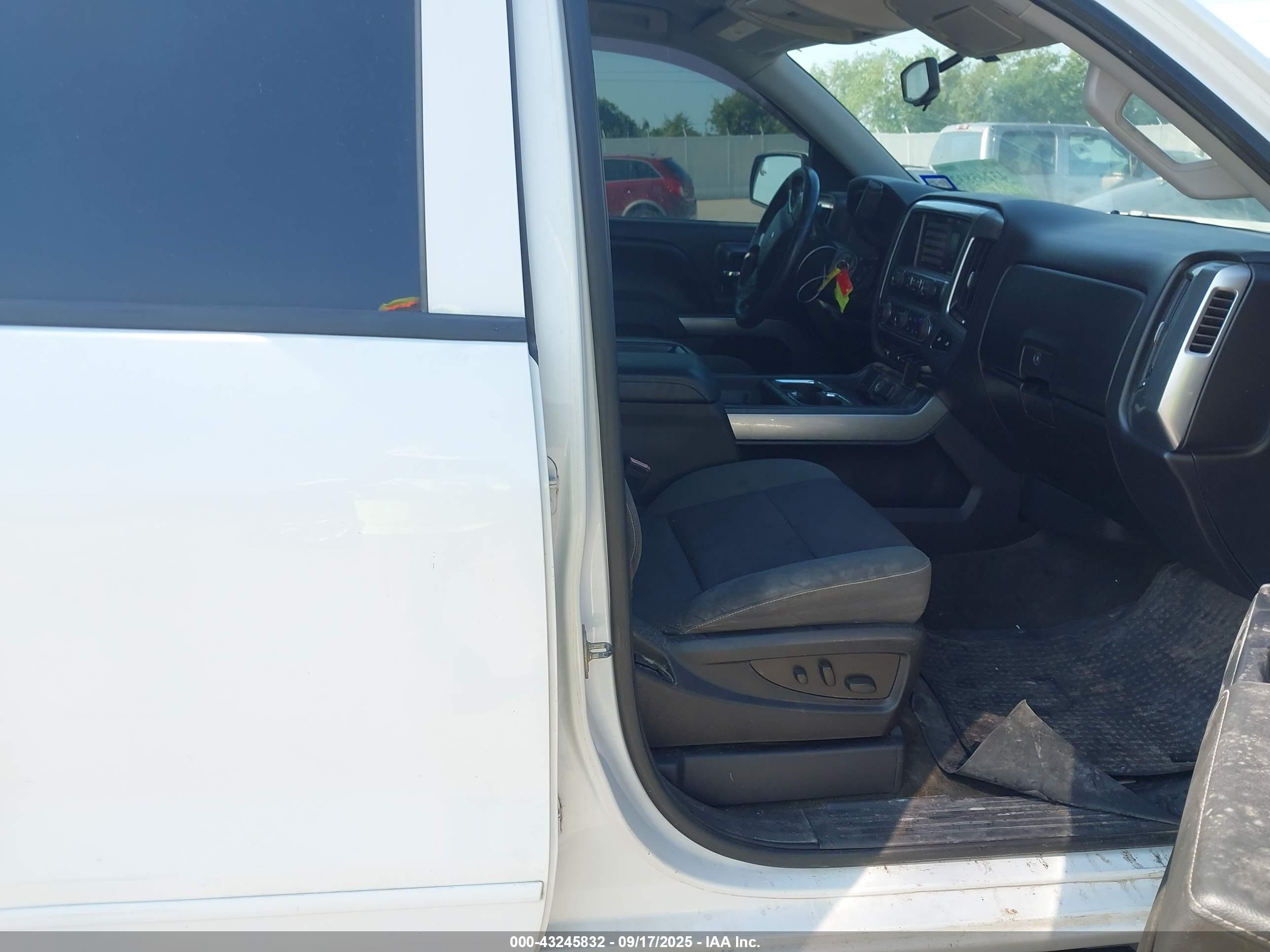 CHEVROLET SILVERADO image 5