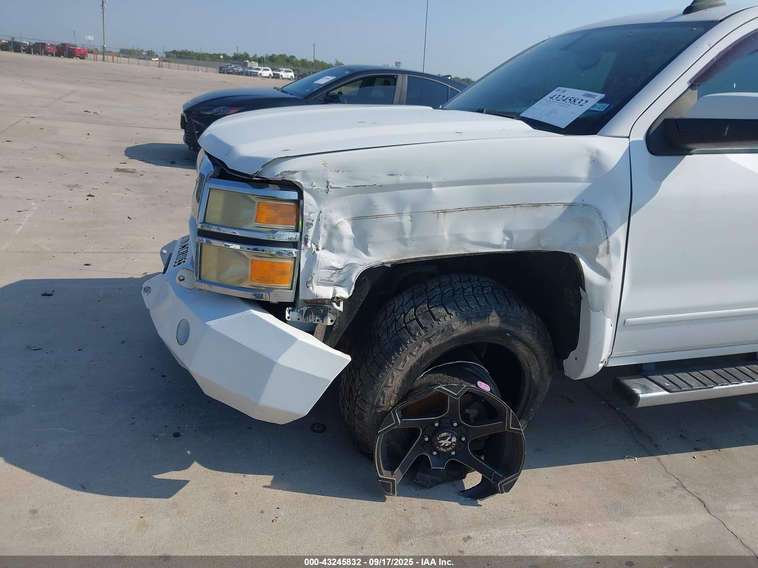 CHEVROLET SILVERADO image 6