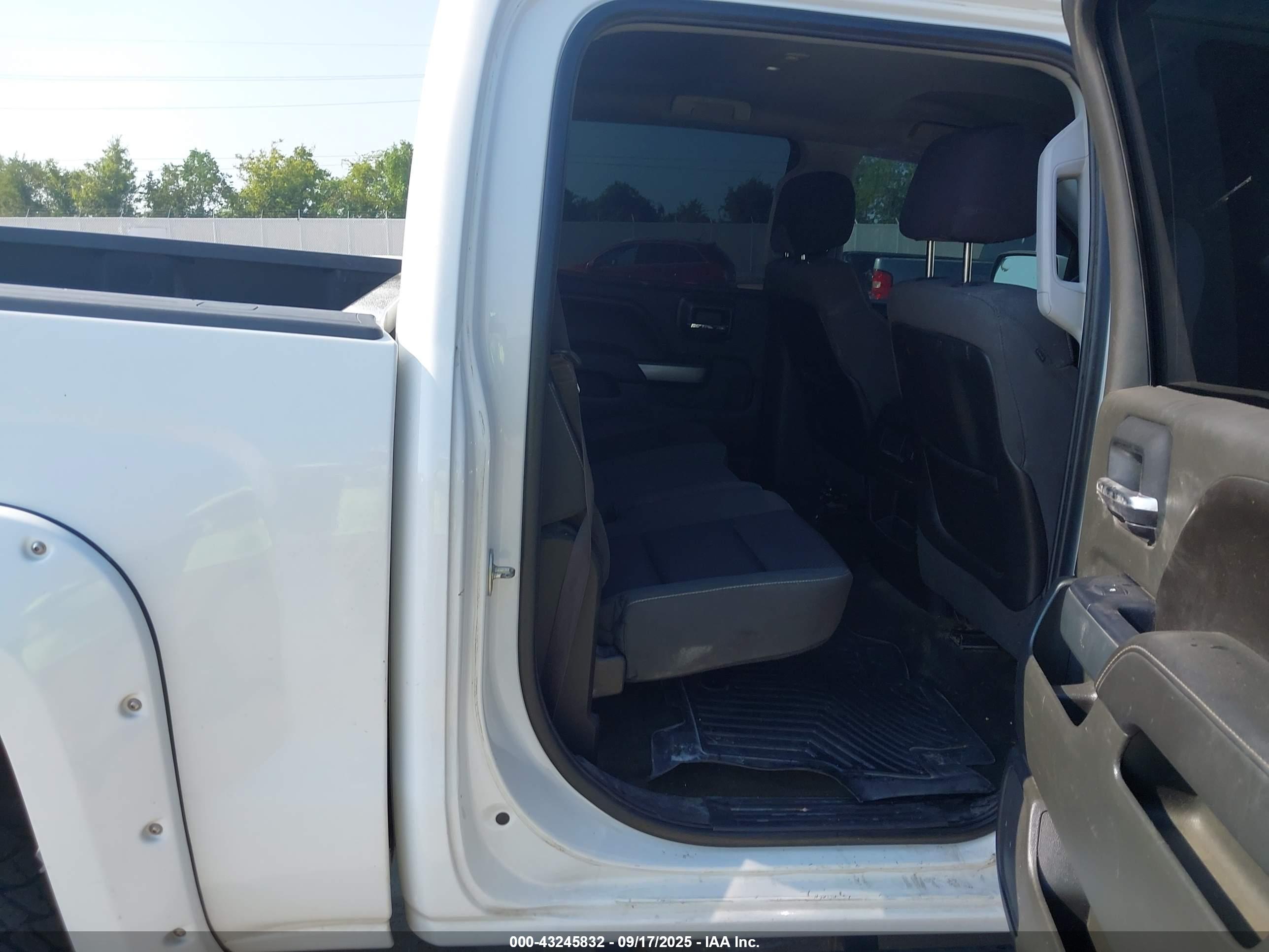 CHEVROLET SILVERADO image 8