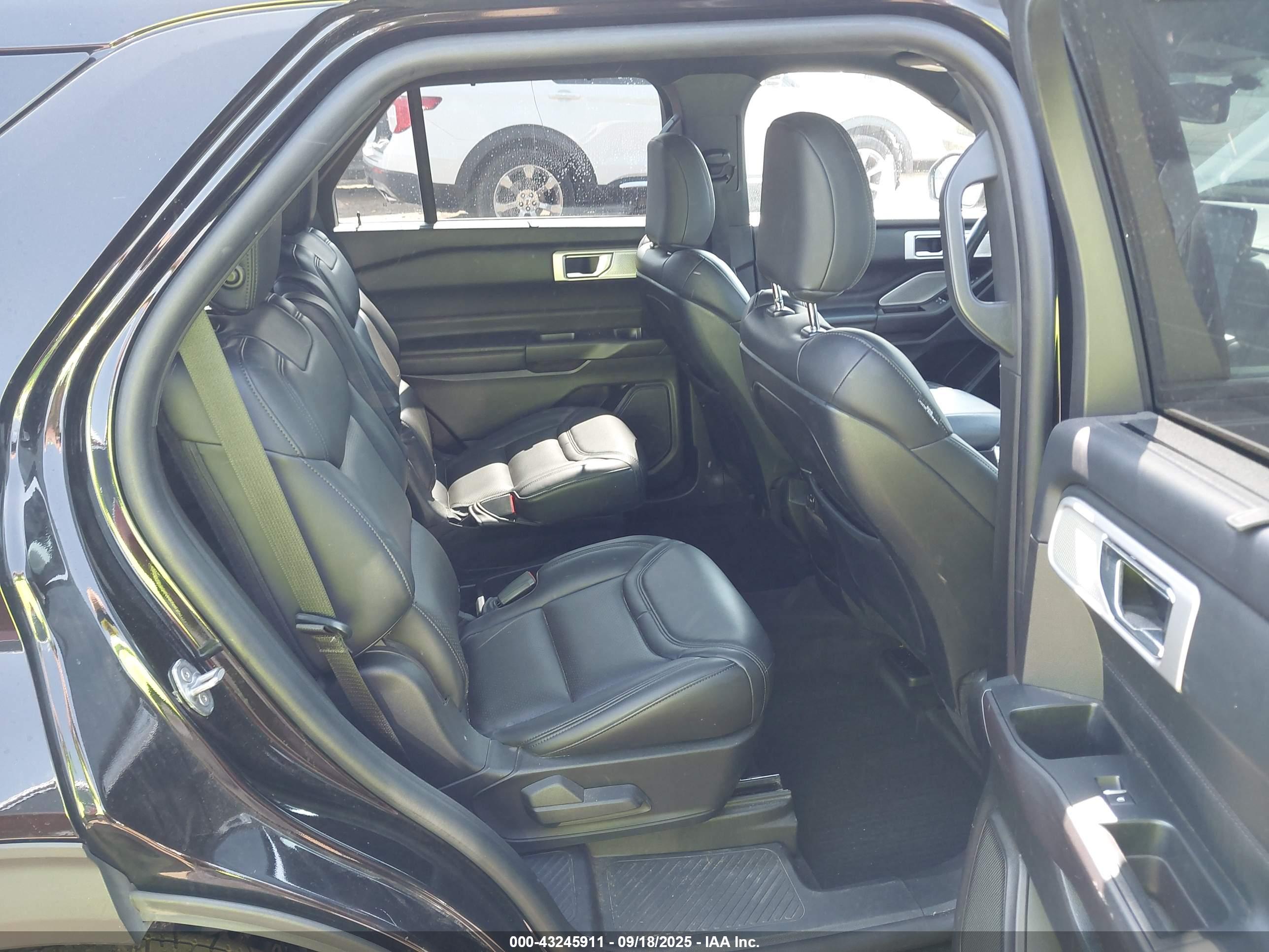 FORD EXPLORER image 8