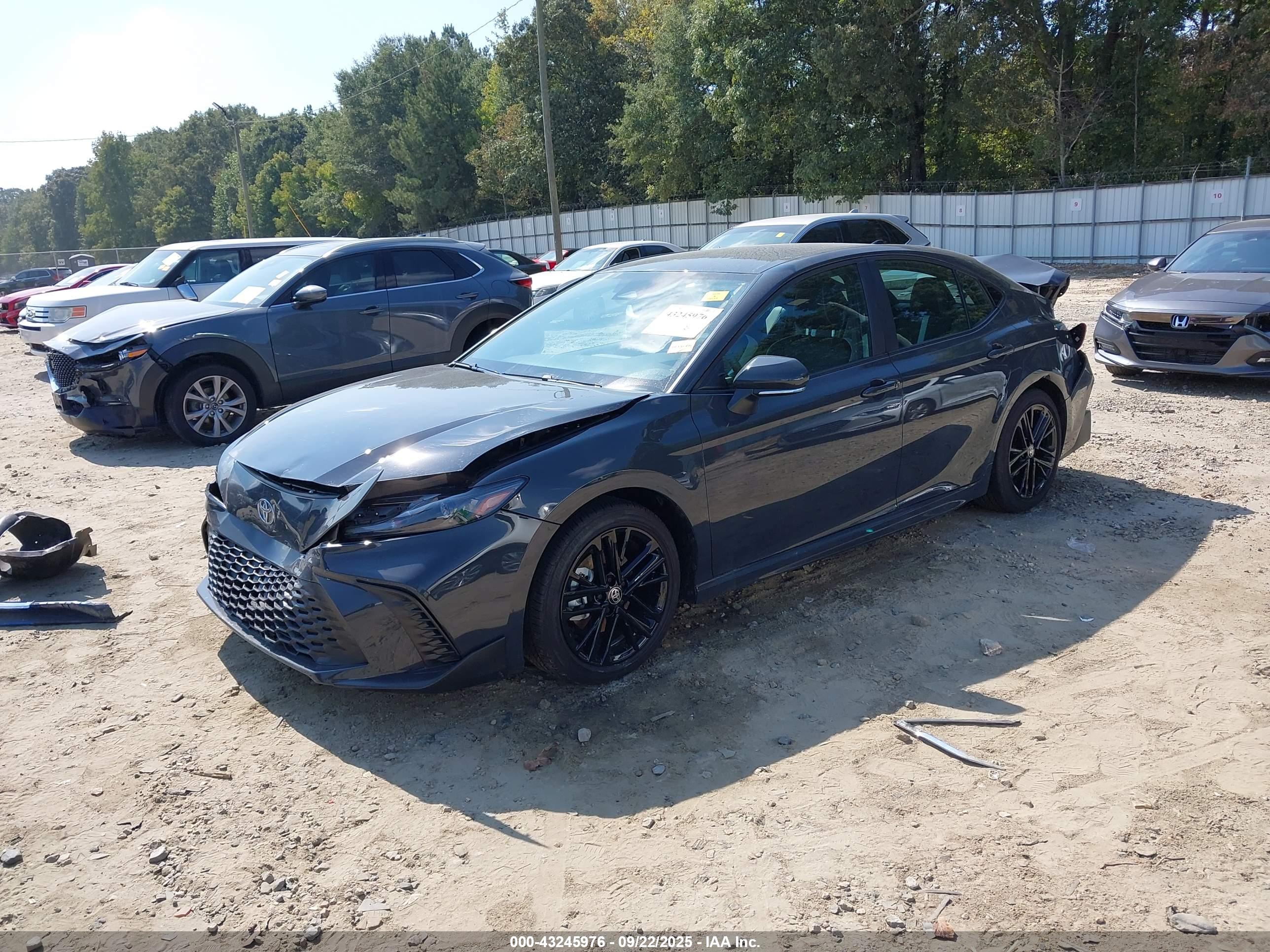 TOYOTA CAMRY image 2