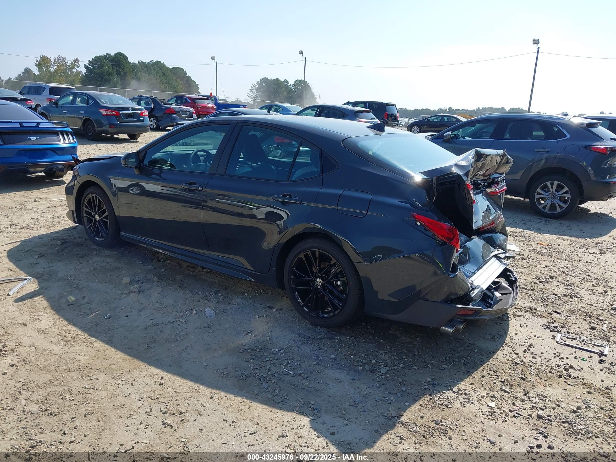 TOYOTA CAMRY image 3