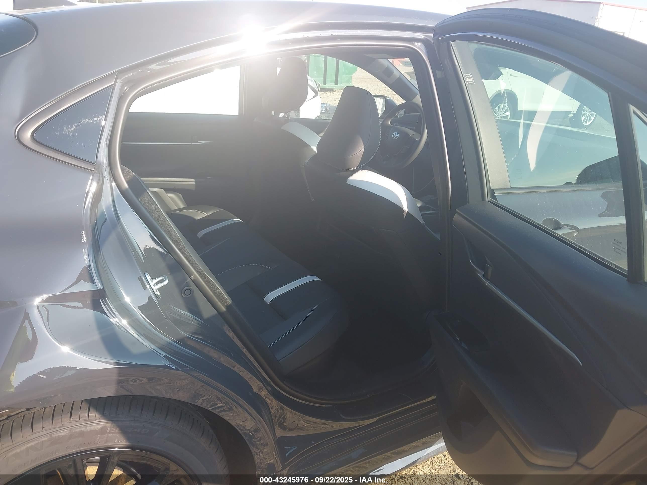 TOYOTA CAMRY image 8