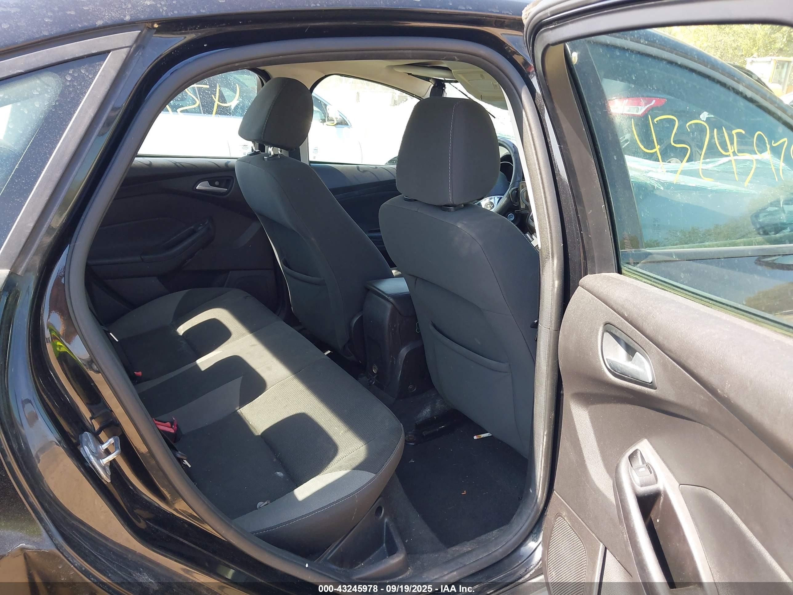 FORD FOCUS image 8