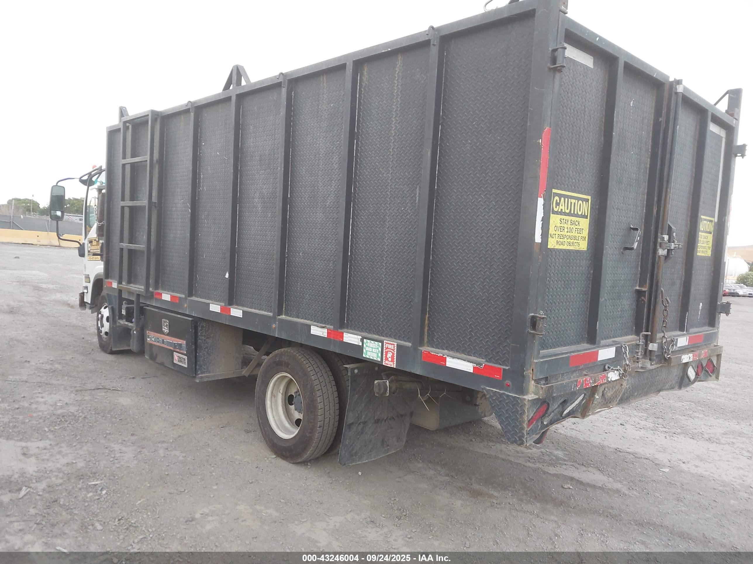 ISUZU NPR image 3