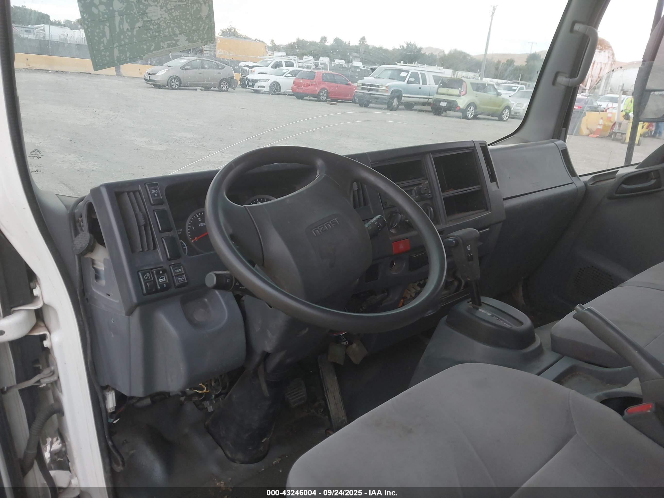 ISUZU NPR image 7