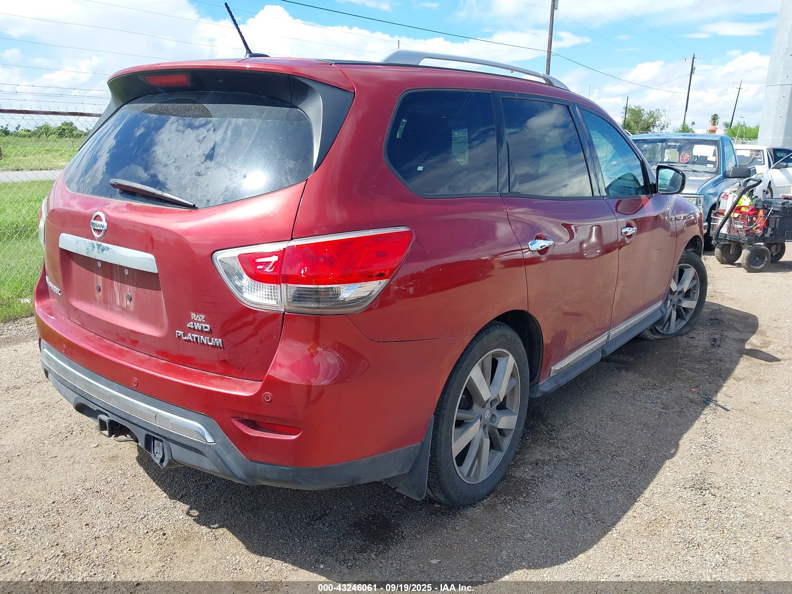NISSAN PATHFINDER image 4