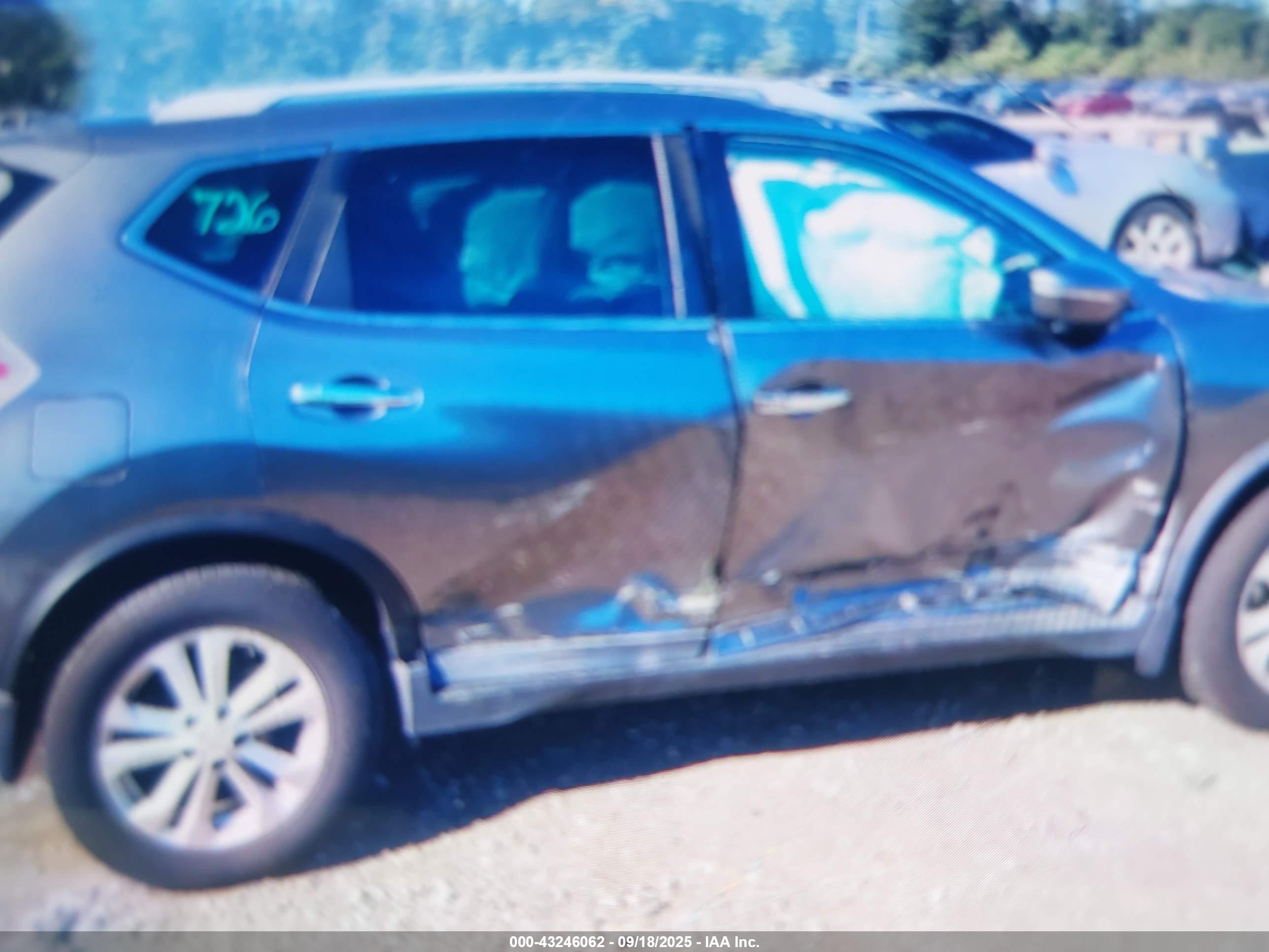 NISSAN ROGUE image 6