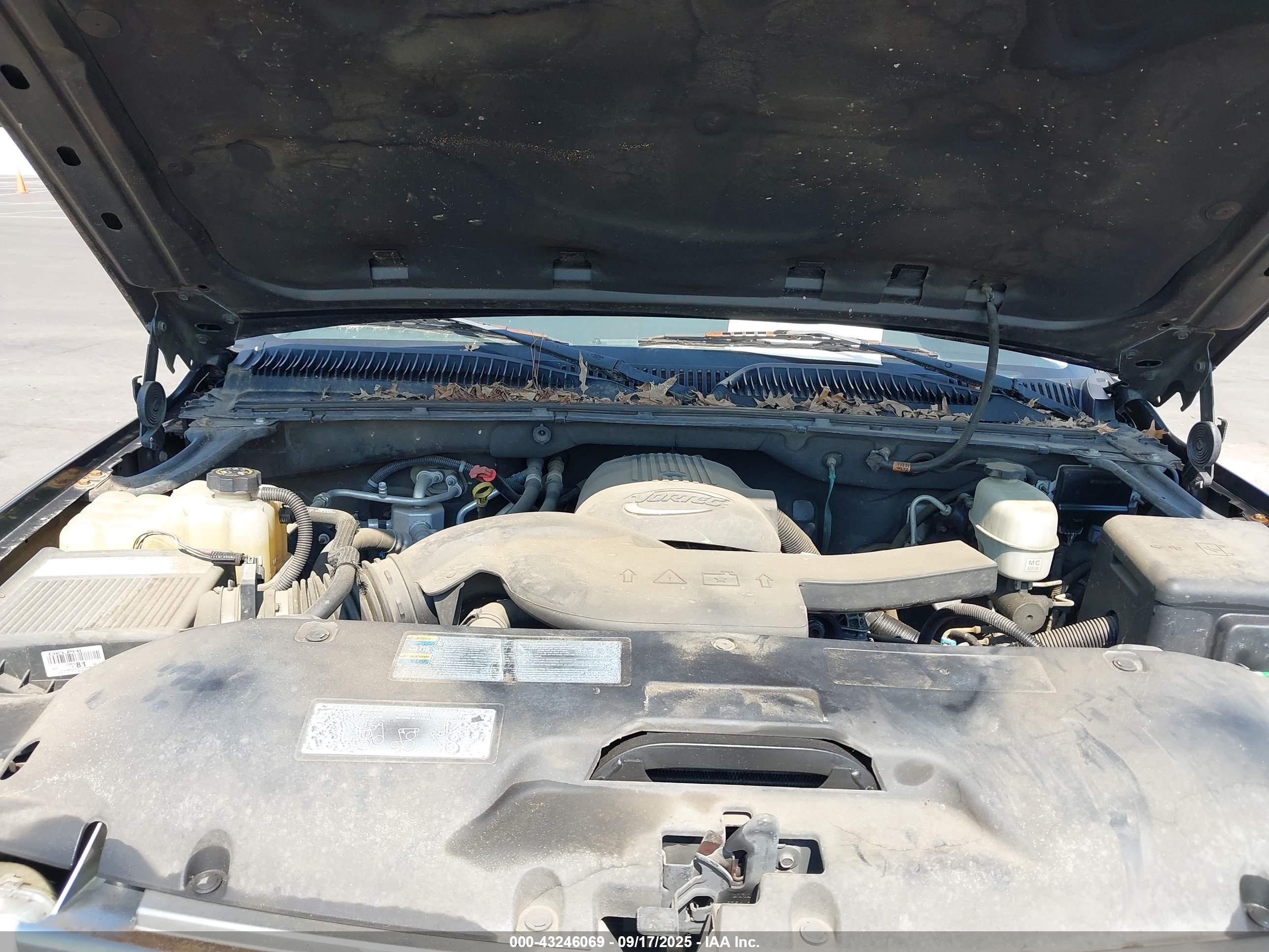 CHEVROLET TAHOE image 10