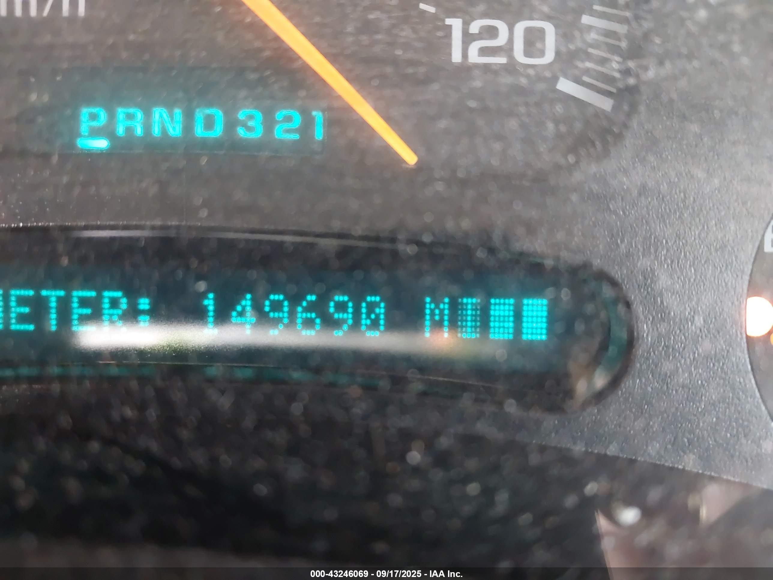 CHEVROLET TAHOE image 7