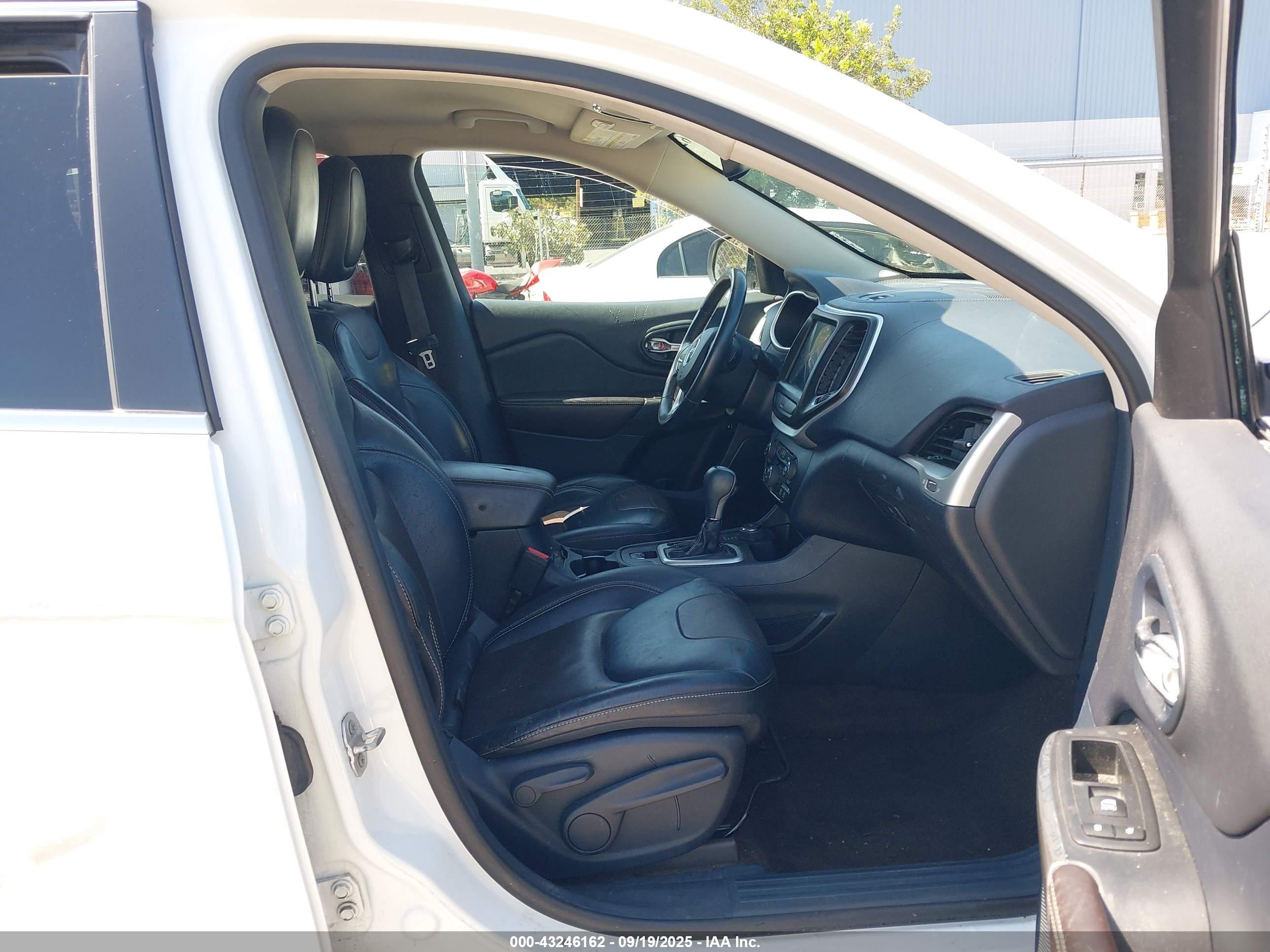 JEEP CHEROKEE image 5