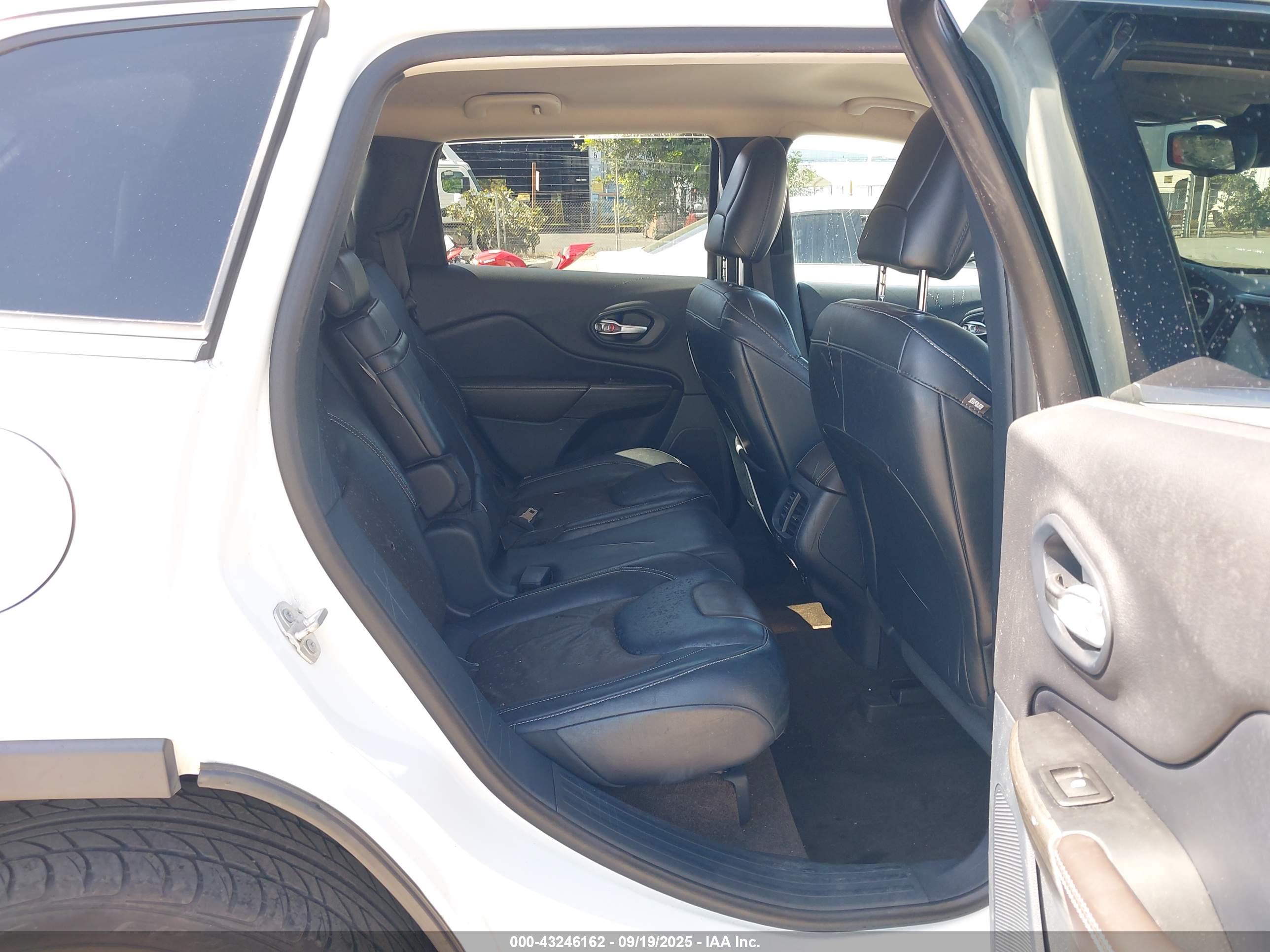 JEEP CHEROKEE image 8