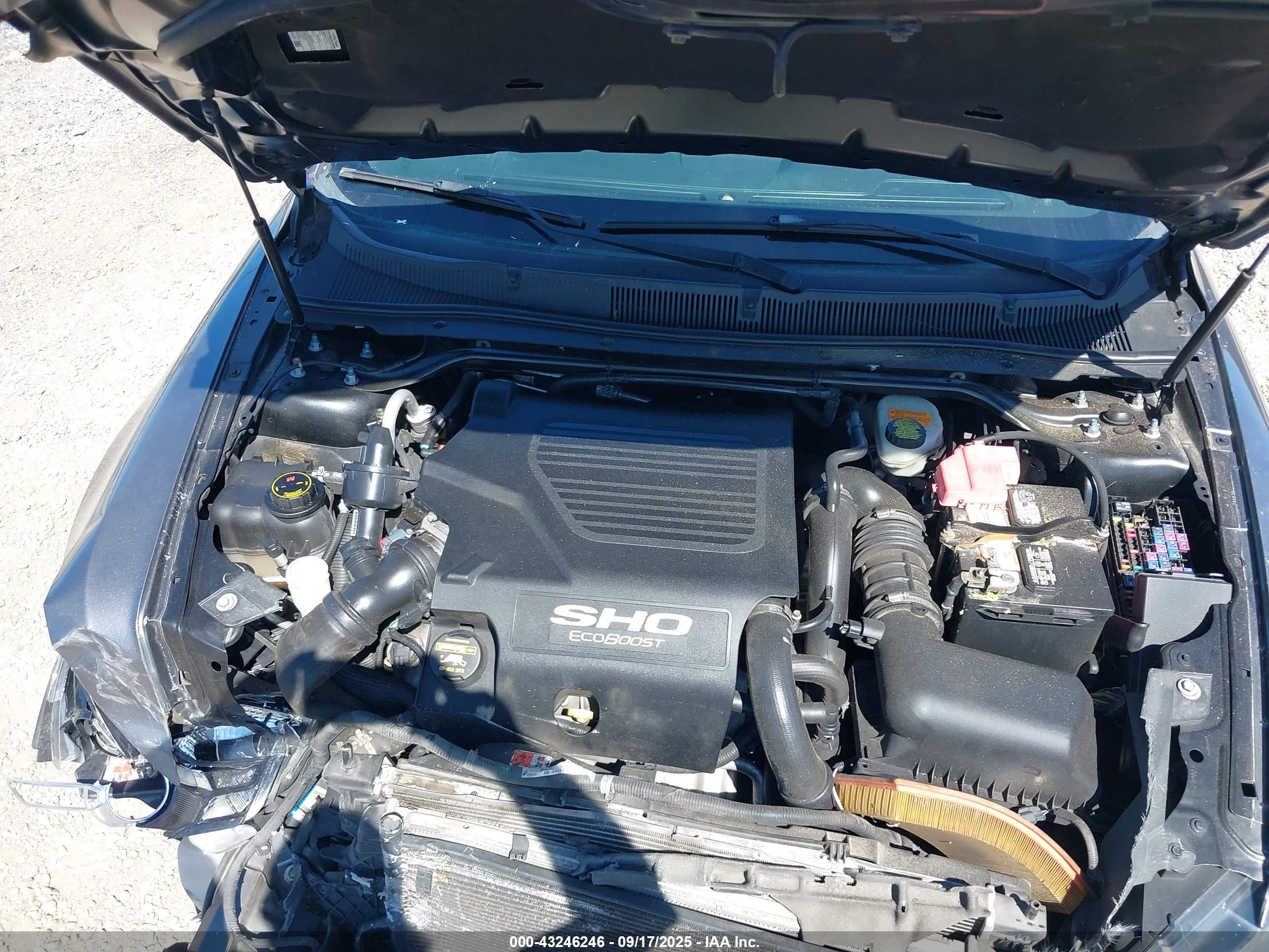 FORD TAURUS image 10
