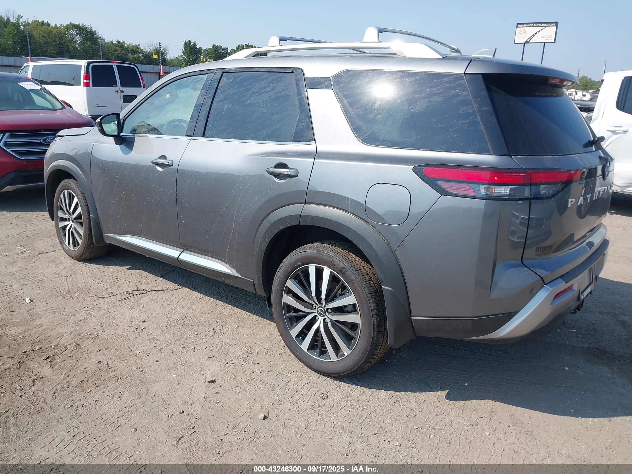 NISSAN PATHFINDER image 3