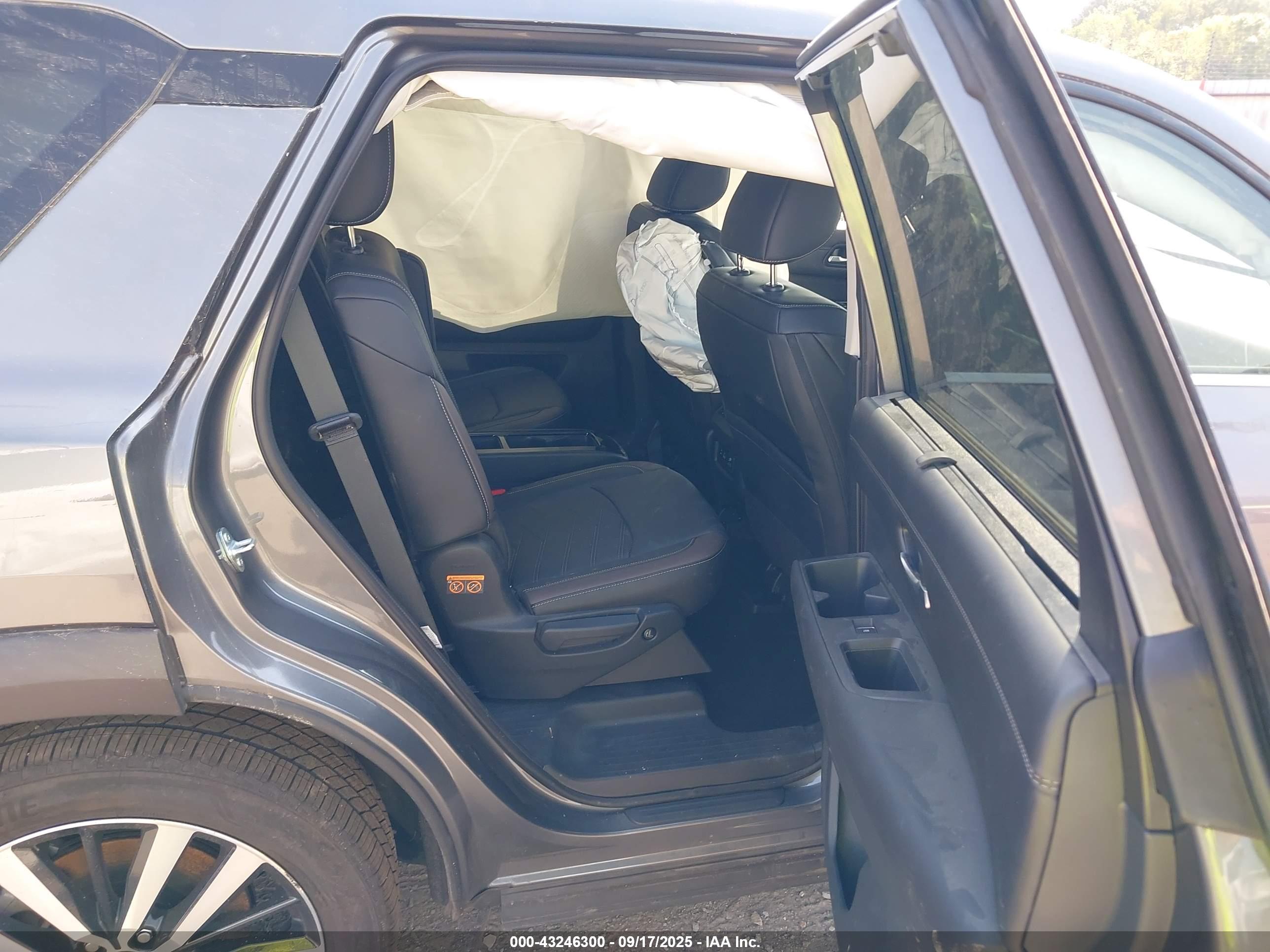 NISSAN PATHFINDER image 8