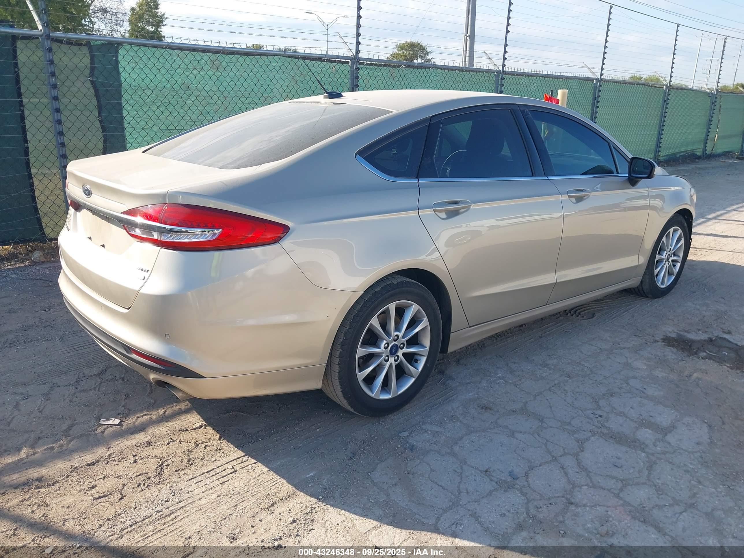 FORD FUSION image 4
