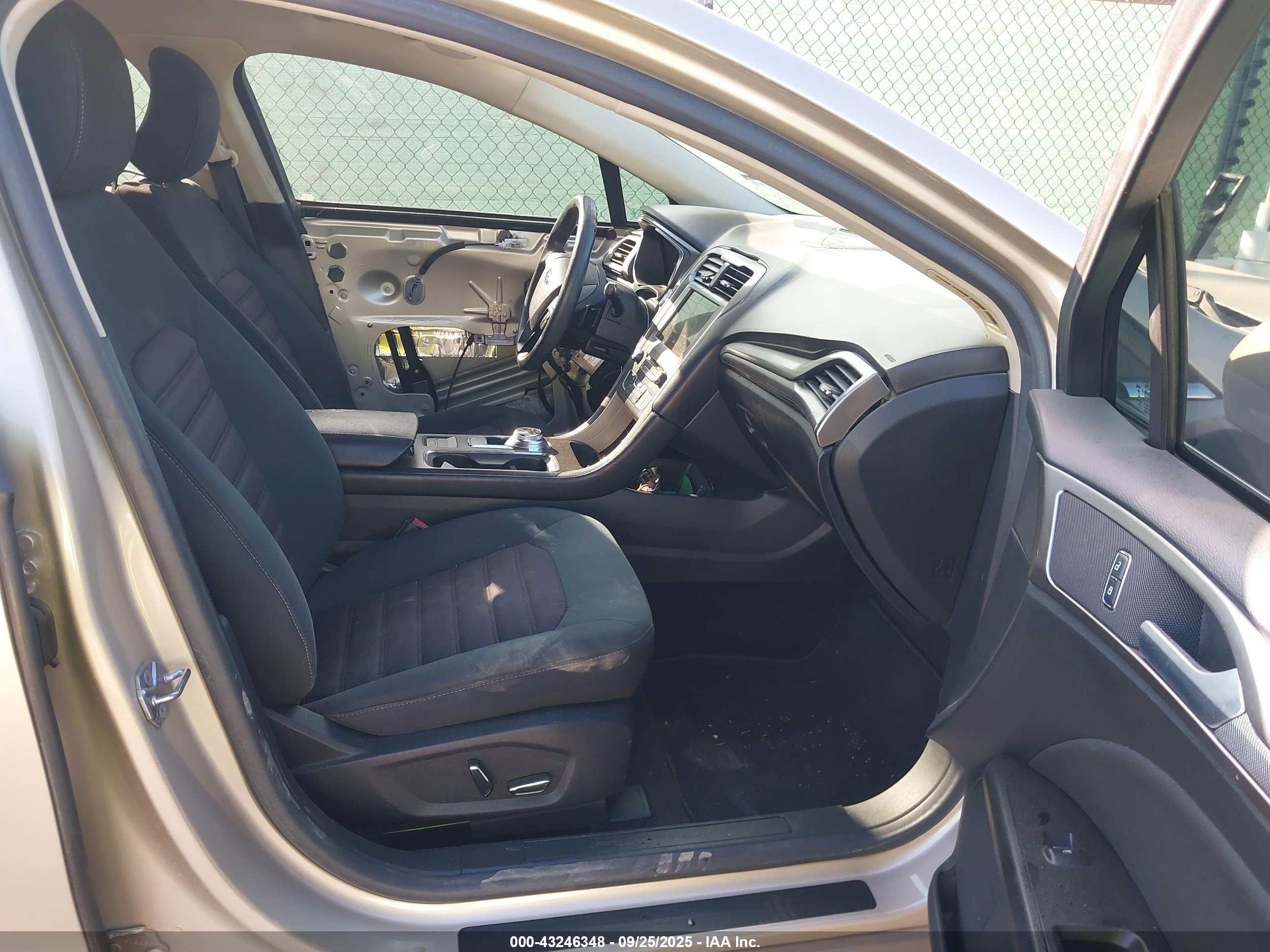 FORD FUSION image 5
