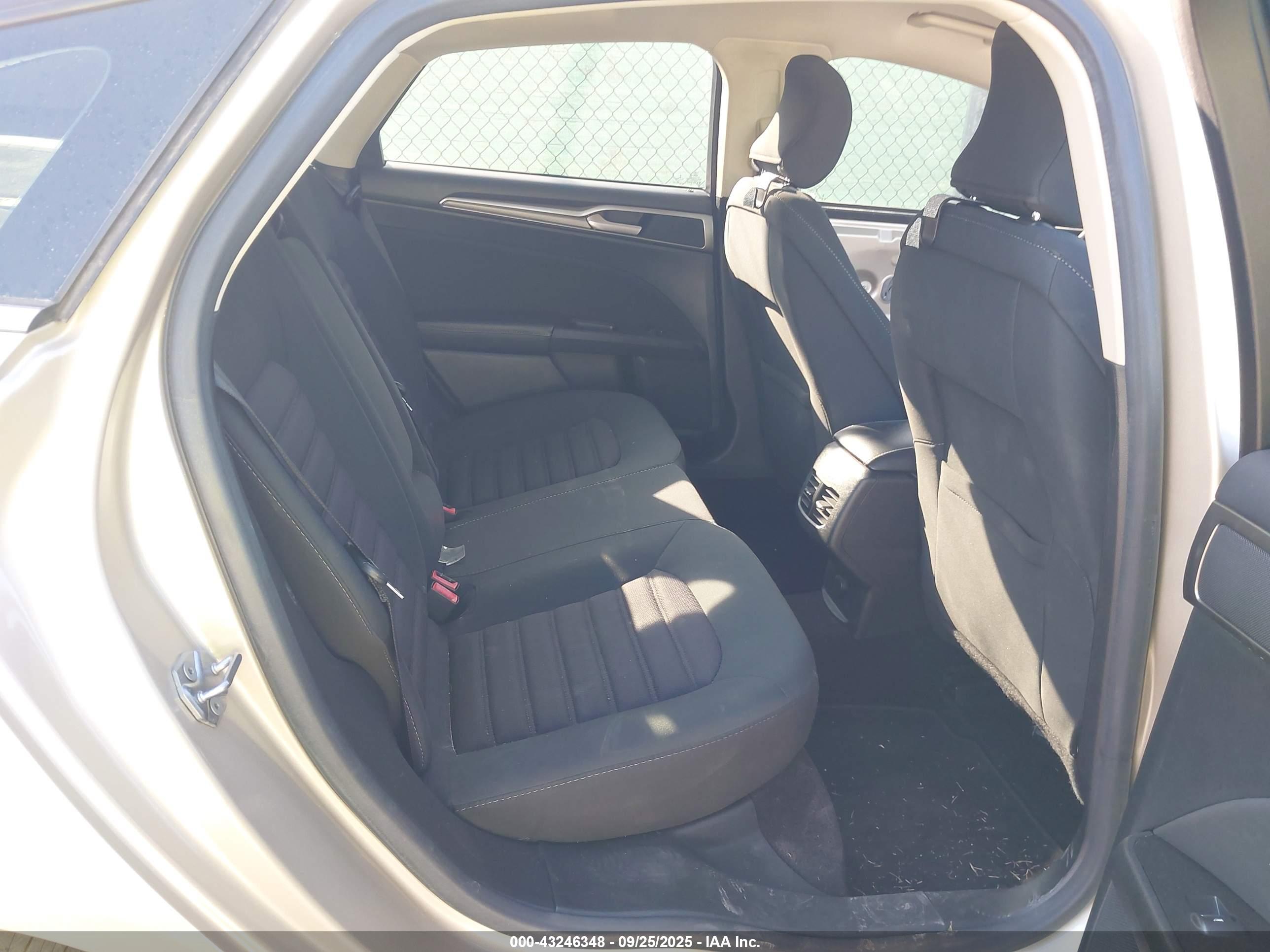FORD FUSION image 8