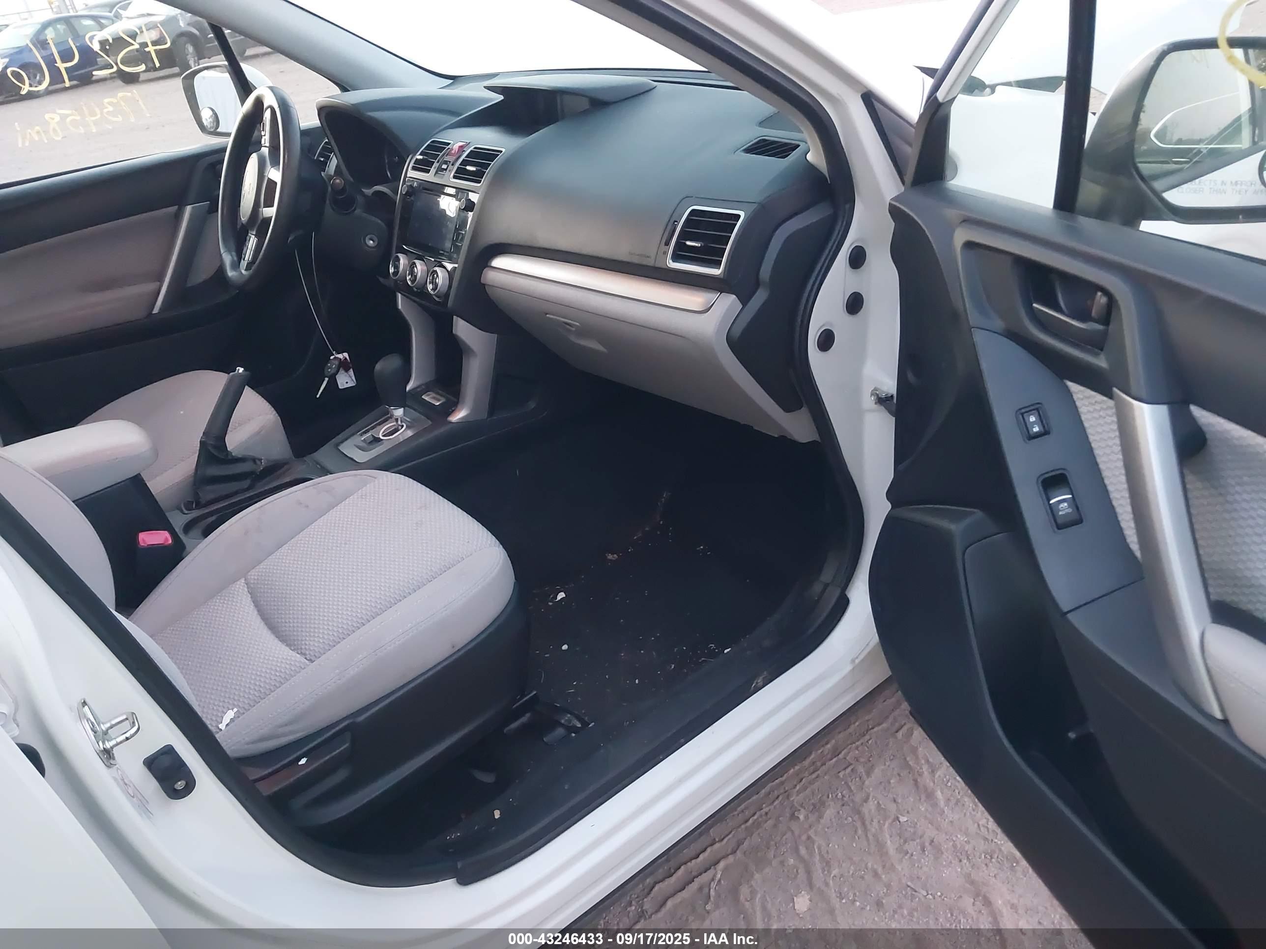 SUBARU FORESTER image 5