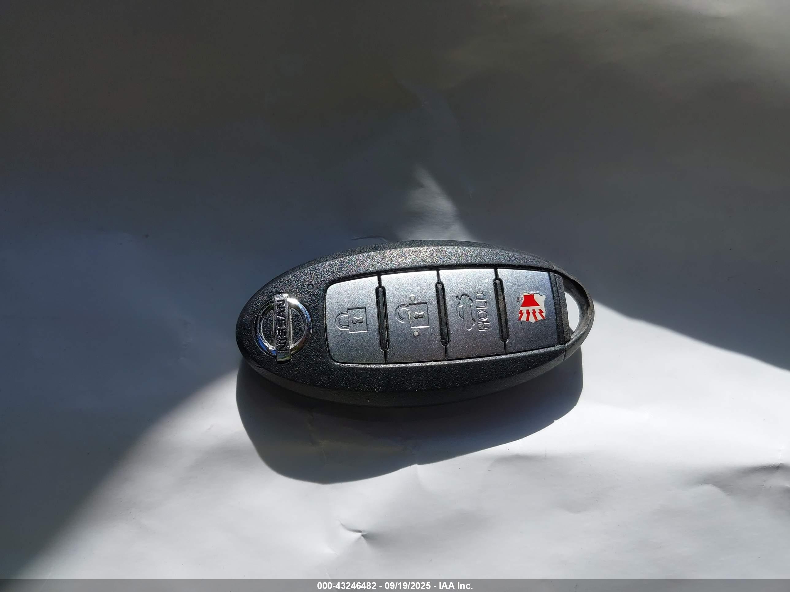 NISSAN VERSA image 11