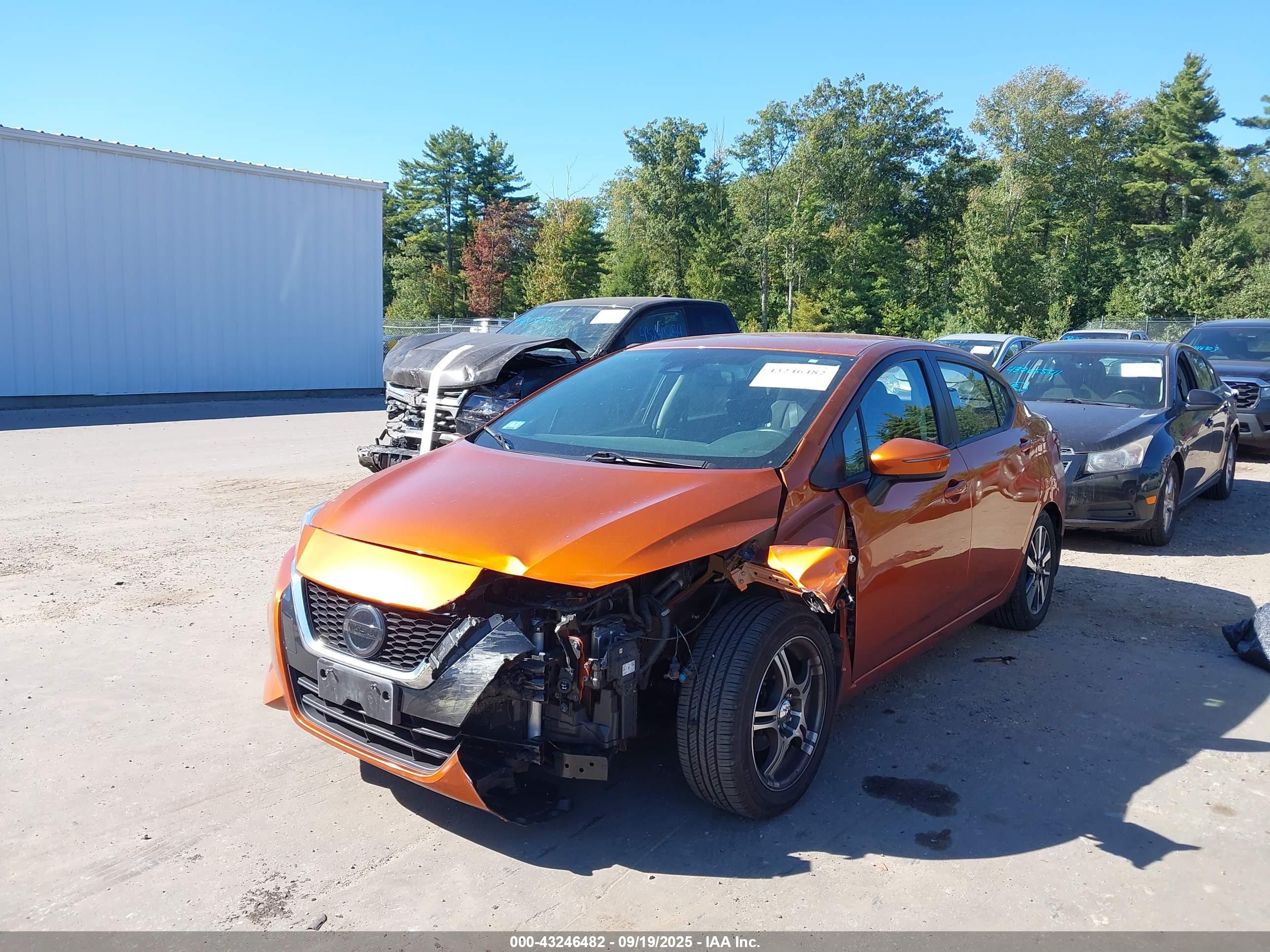 NISSAN VERSA image 2