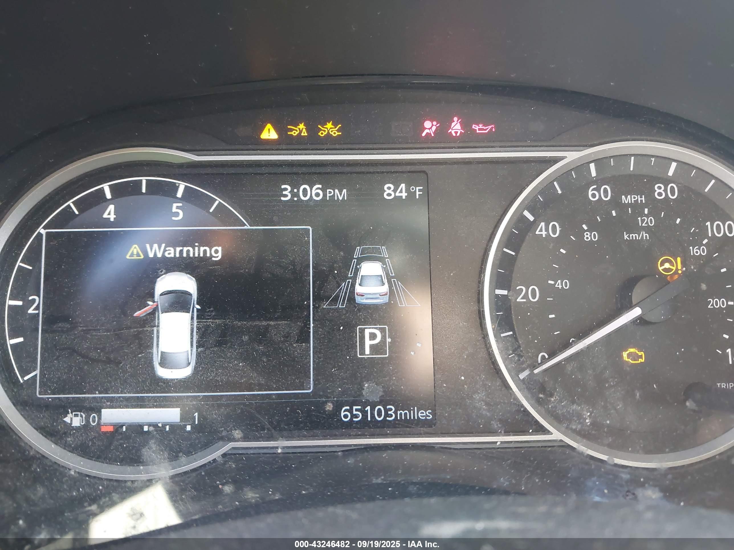 NISSAN VERSA image 7