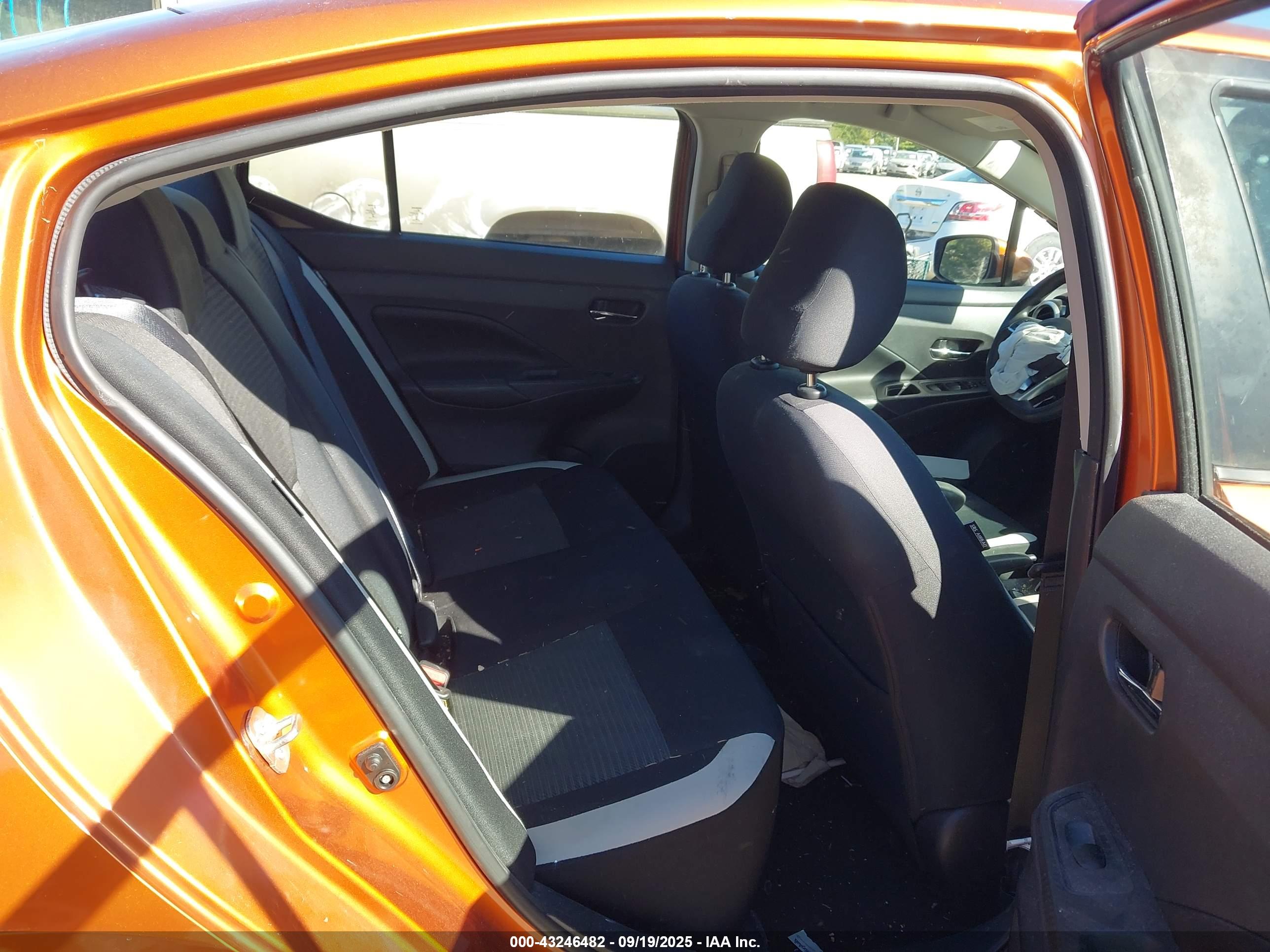 NISSAN VERSA image 8