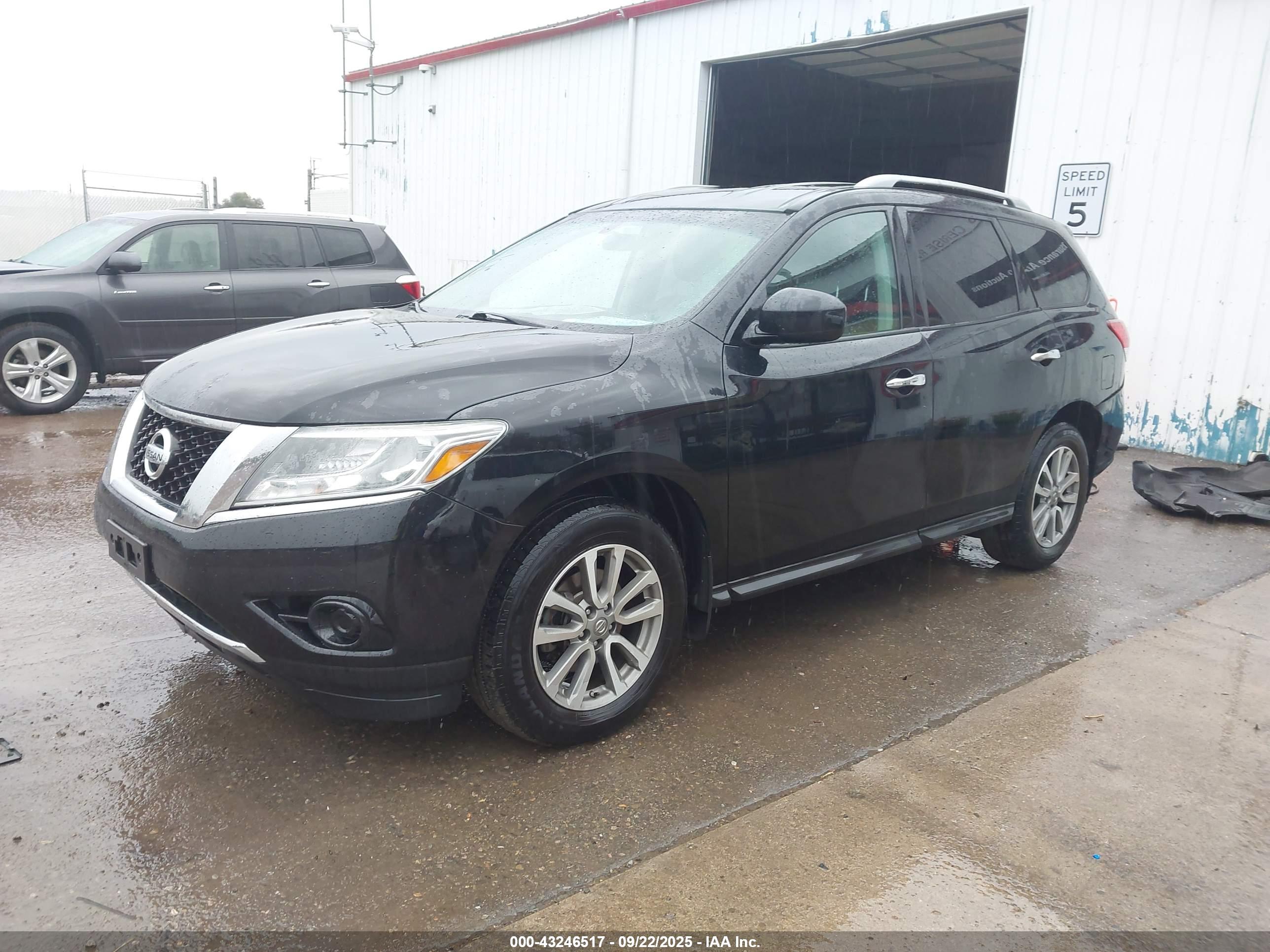 NISSAN PATHFINDER image 2