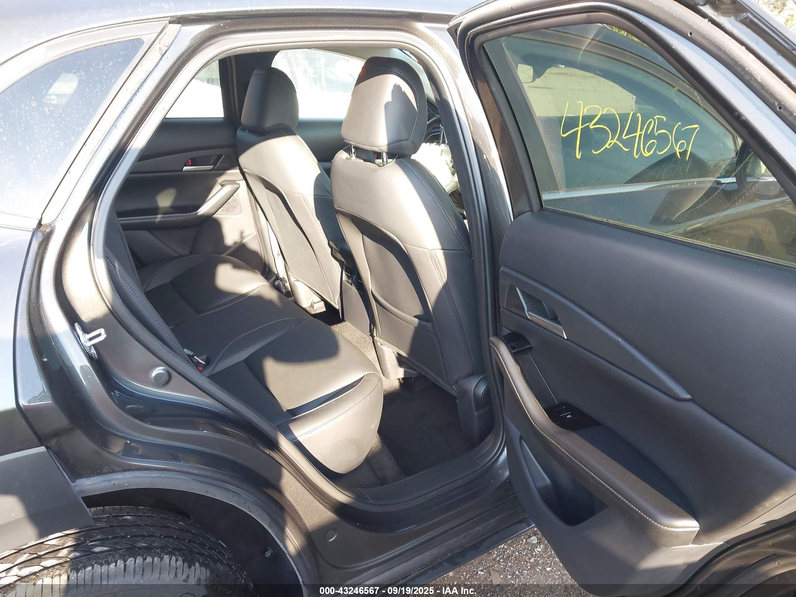 MAZDA CX-30 image 8