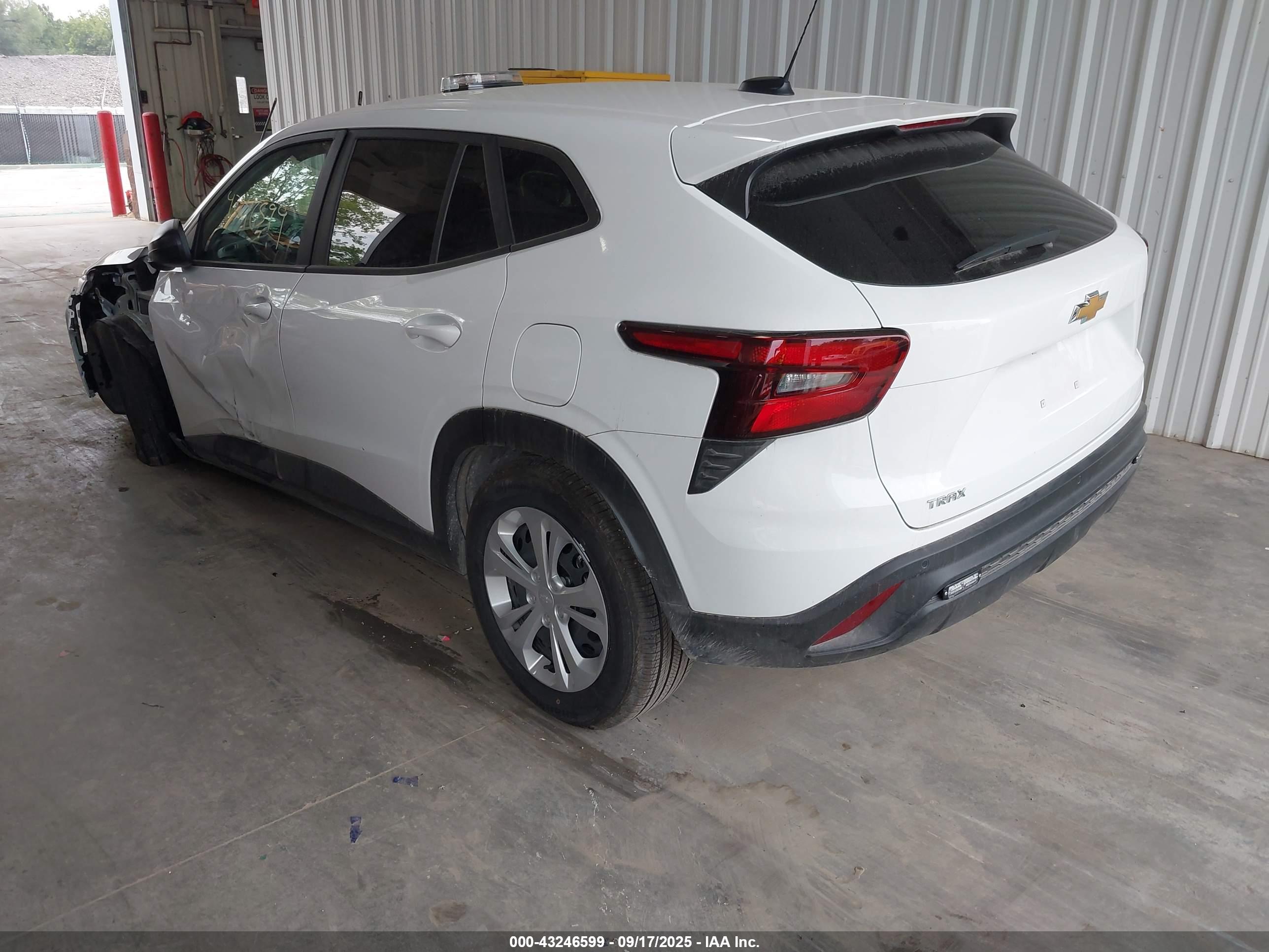 CHEVROLET TRAX image 3